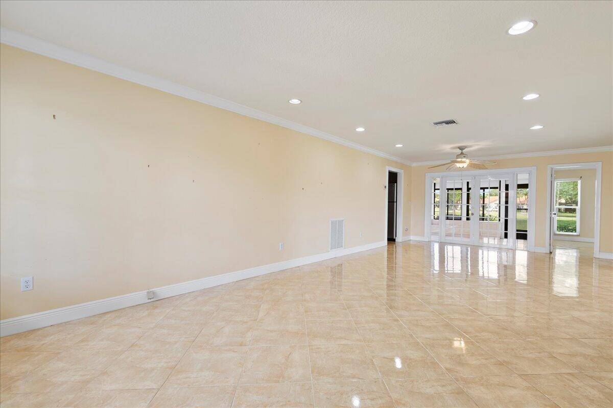 Greenacres, FL 33463,6079 Lakemont CIR