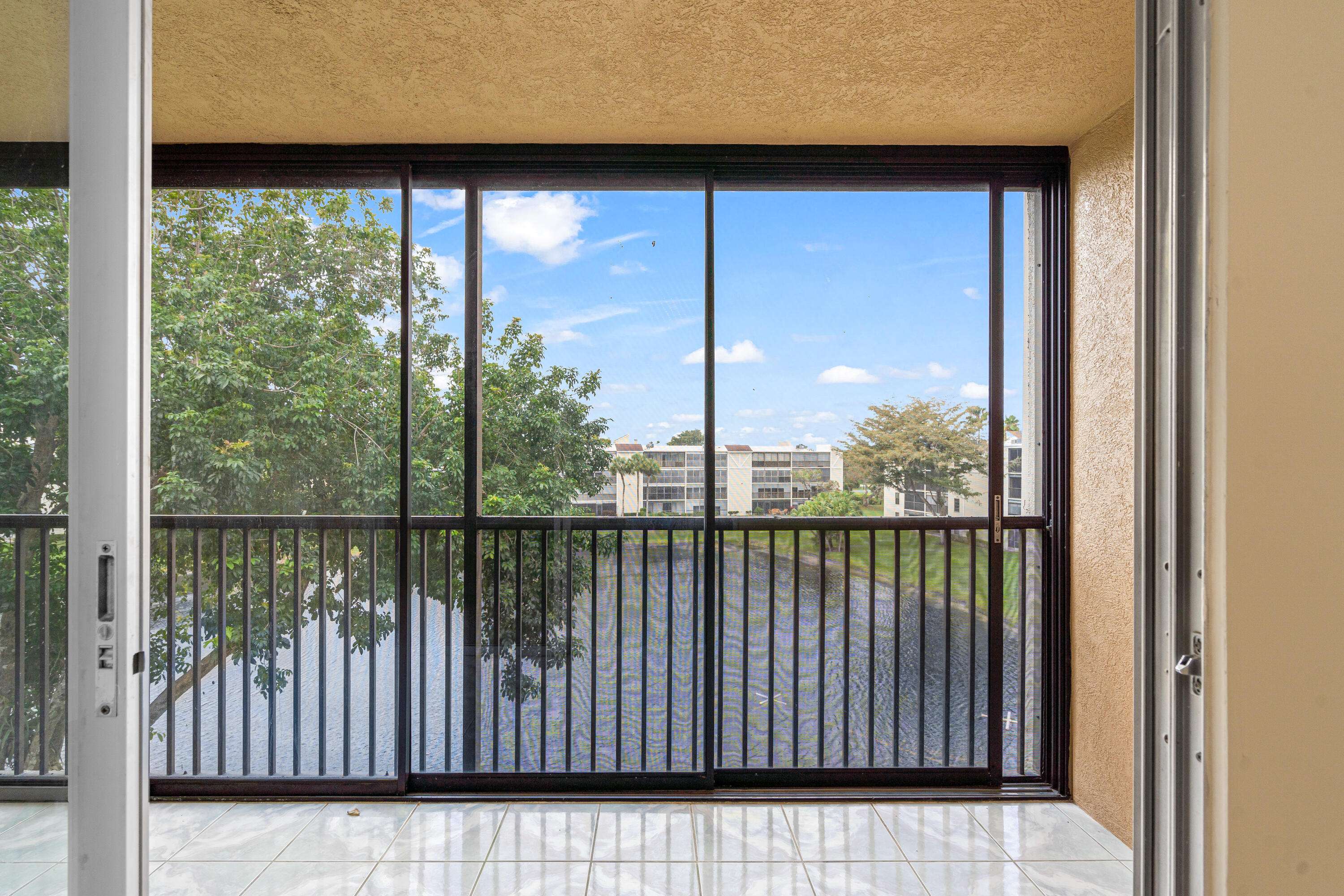 Delray Beach, FL 33446,6585 Kensington LN 403