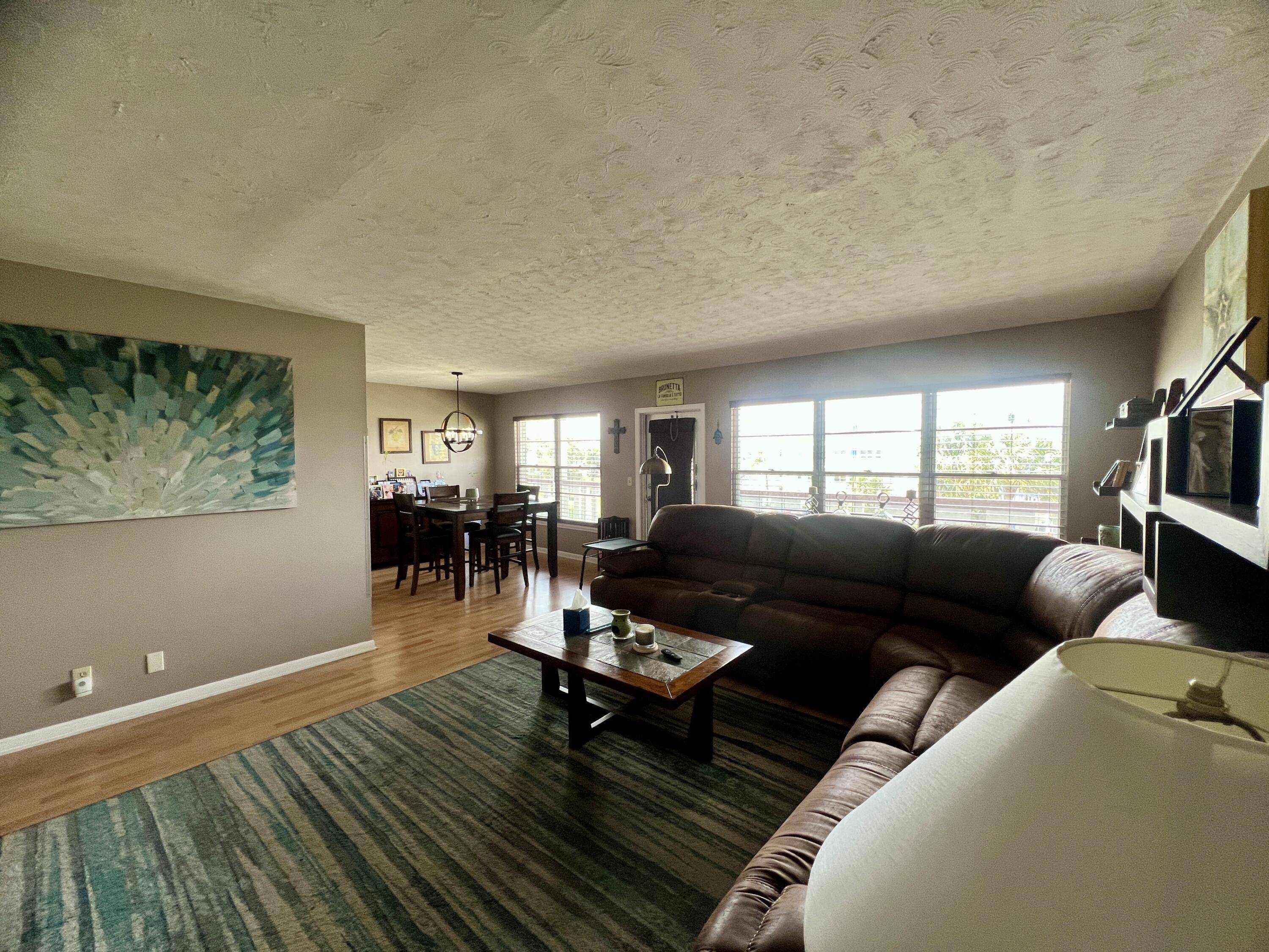 West Palm Beach, FL 33417,303 Greenbrier C
