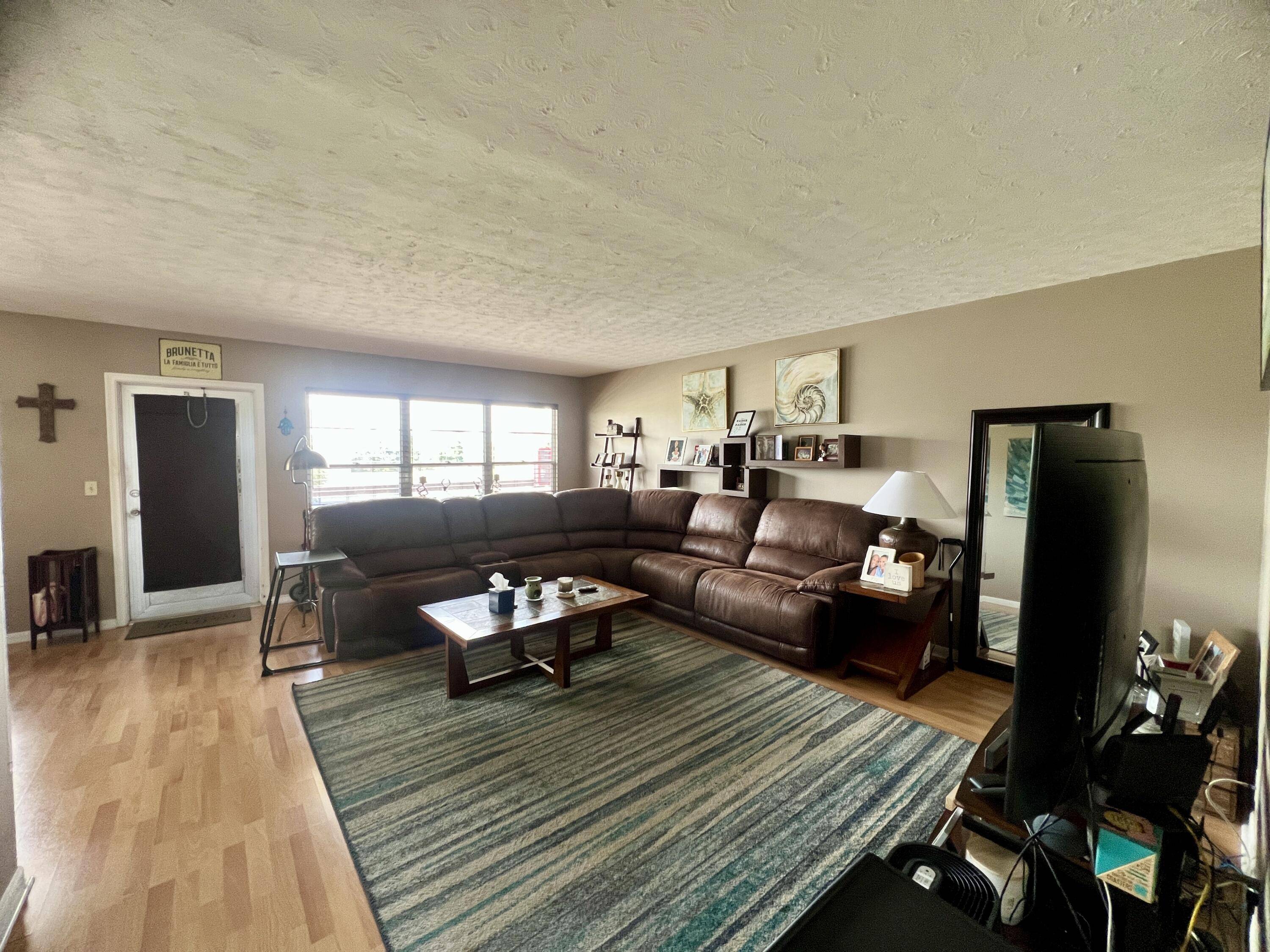 West Palm Beach, FL 33417,303 Greenbrier C