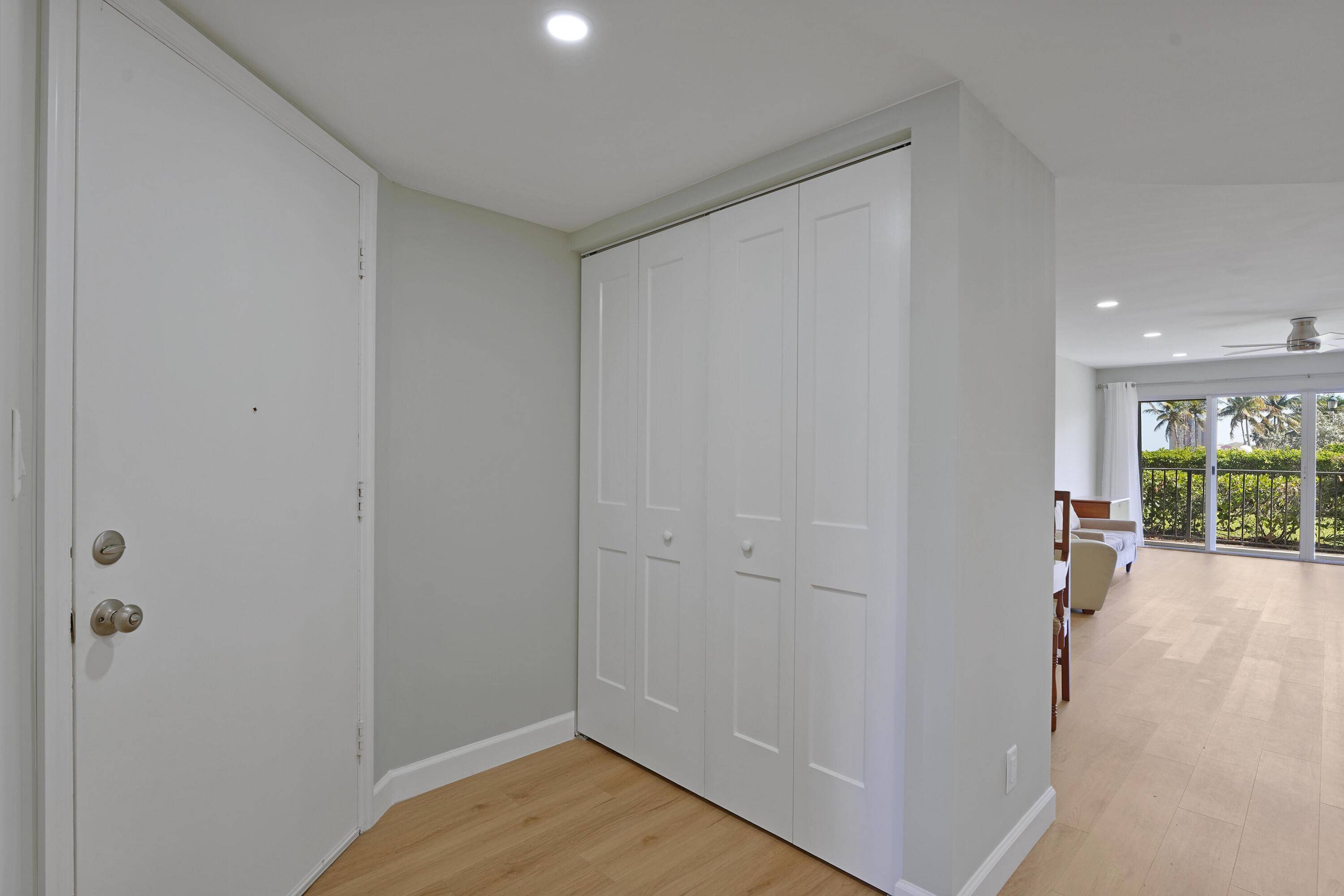 Lake Park, FL 33403,801 Lake Shore DR 112