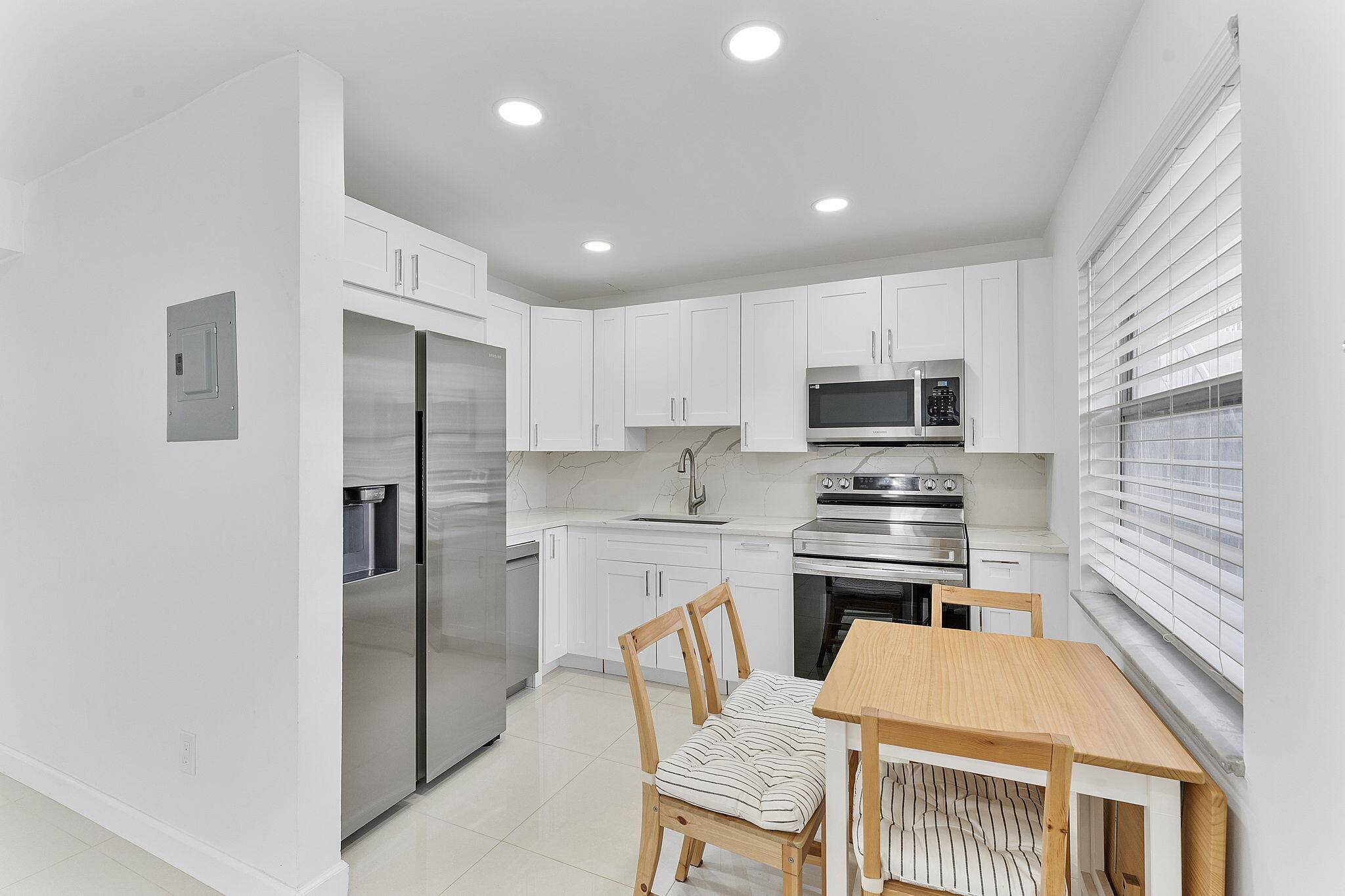Boca Raton, FL 33432,340 NW 19th ST 2040