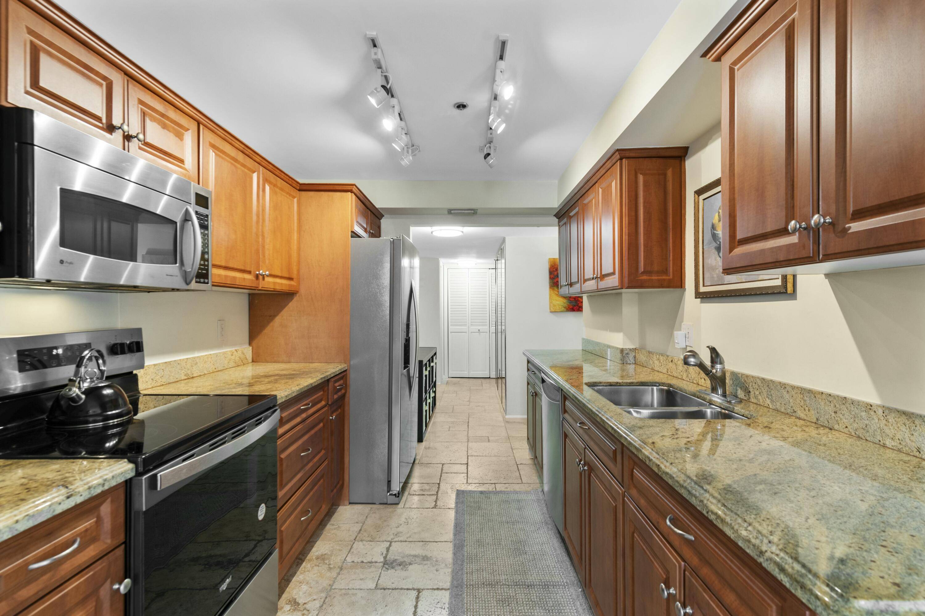 Boca Raton, FL 33487,899 Jeffery ST 201