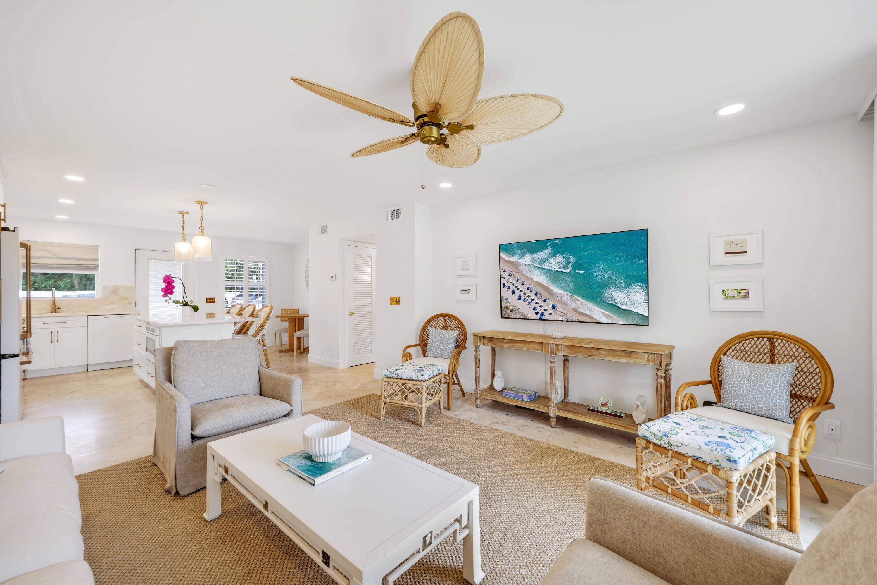 Palm Beach, FL 33480,139 Sunrise AVE 104