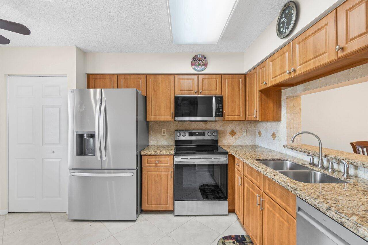 Delray Beach, FL 33446,6655 Kensington LN 302
