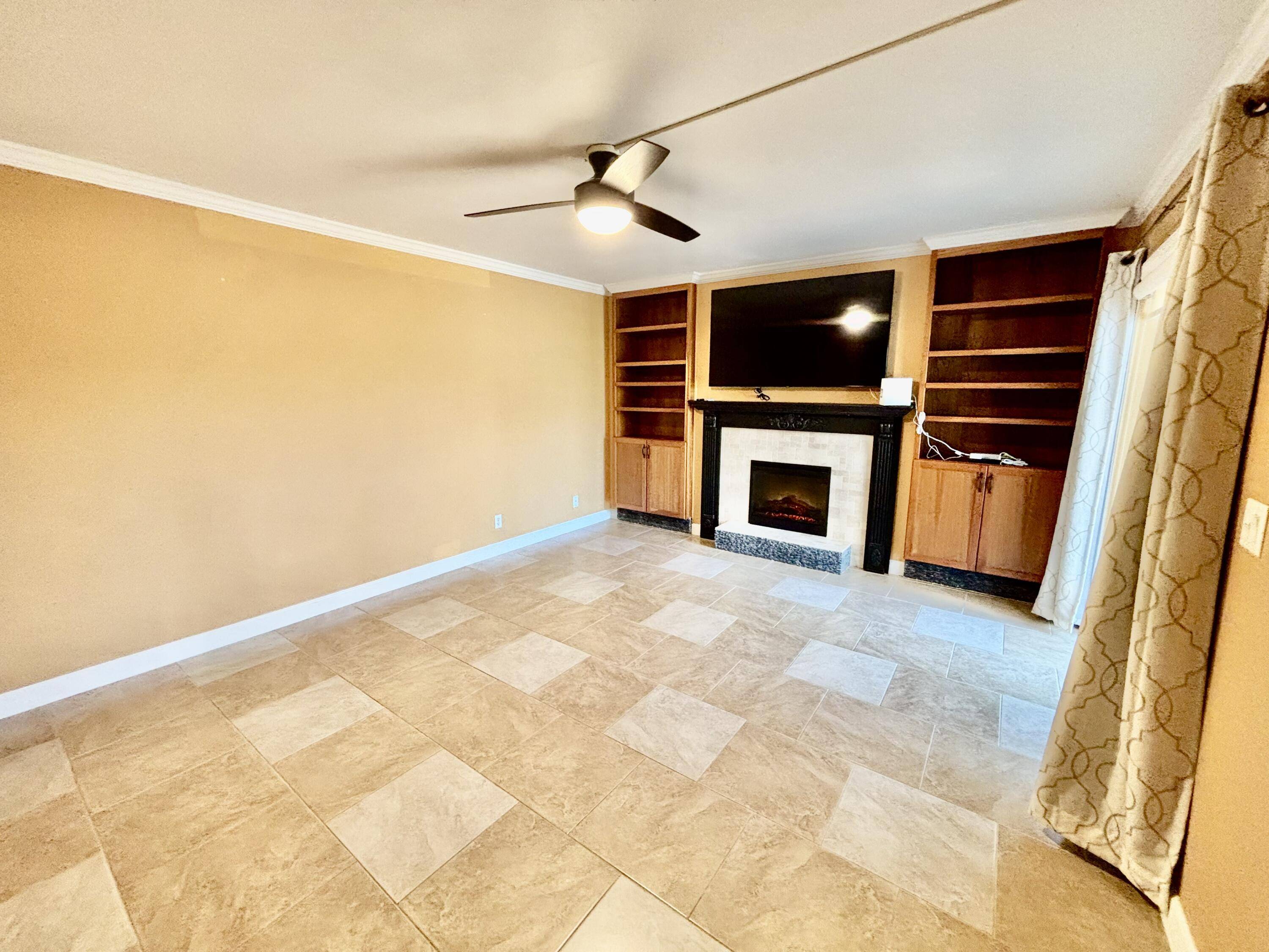 Palm Springs, FL 33461,102 Woodland RD
