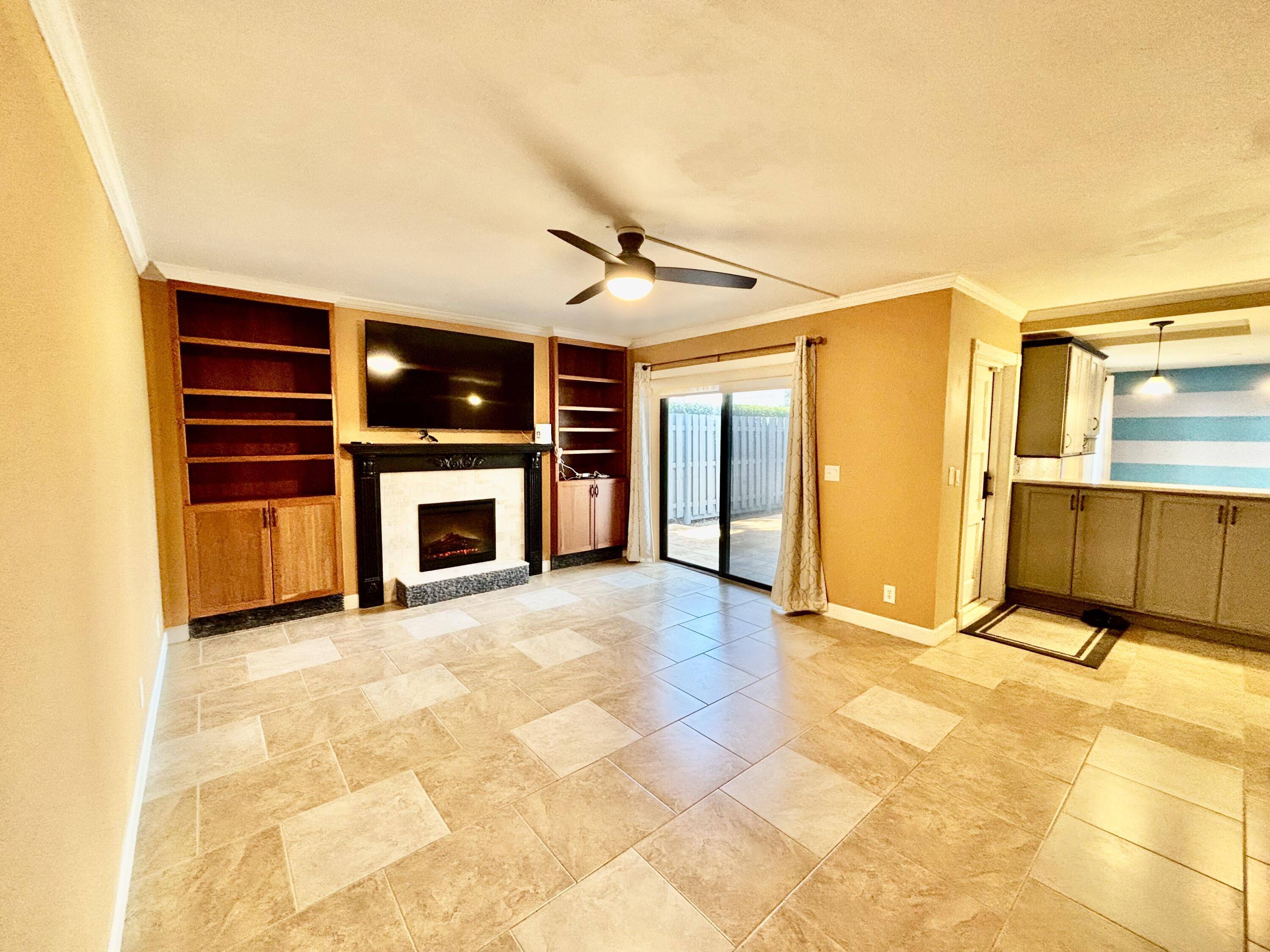 Palm Springs, FL 33461,102 Woodland RD