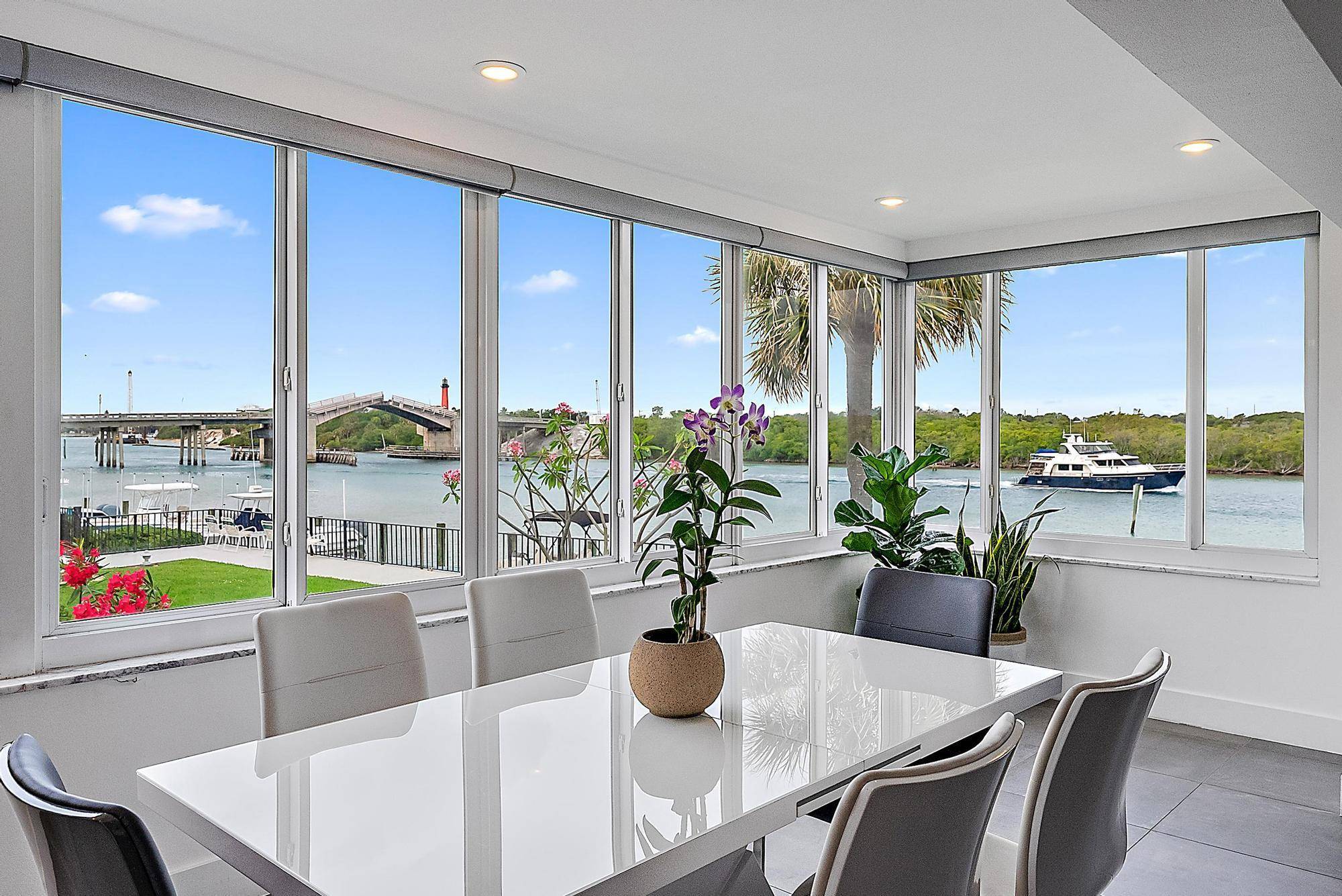 Tequesta, FL 33469,325 Beach RD 210