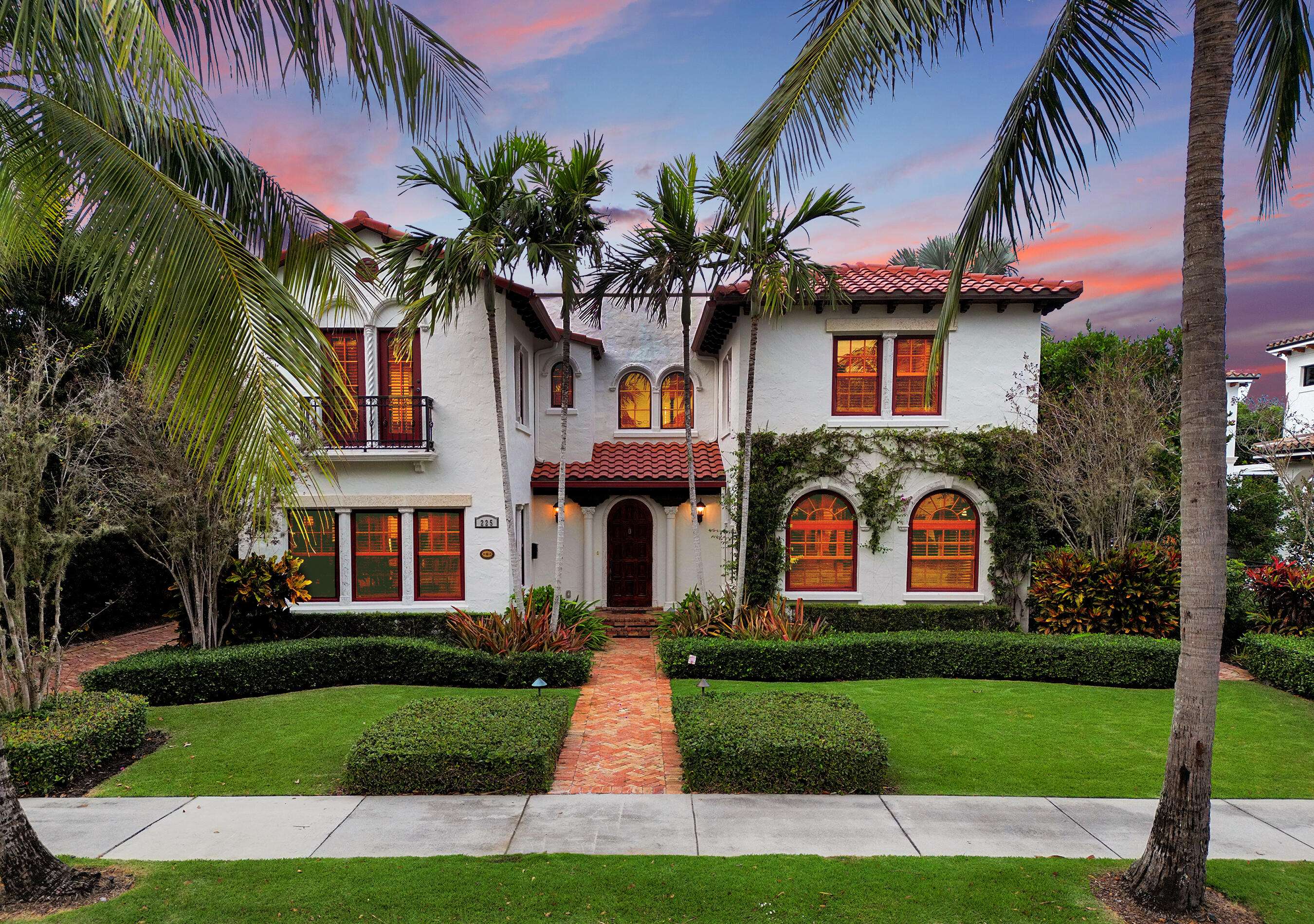 West Palm Beach, FL 33401,225 Pershing WAY