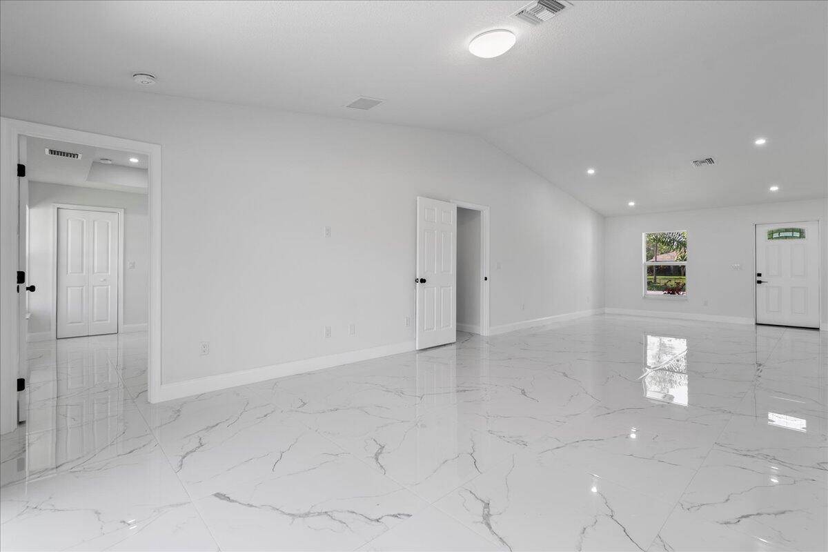 Loxahatchee, FL 33470,16705 N 83rd PL