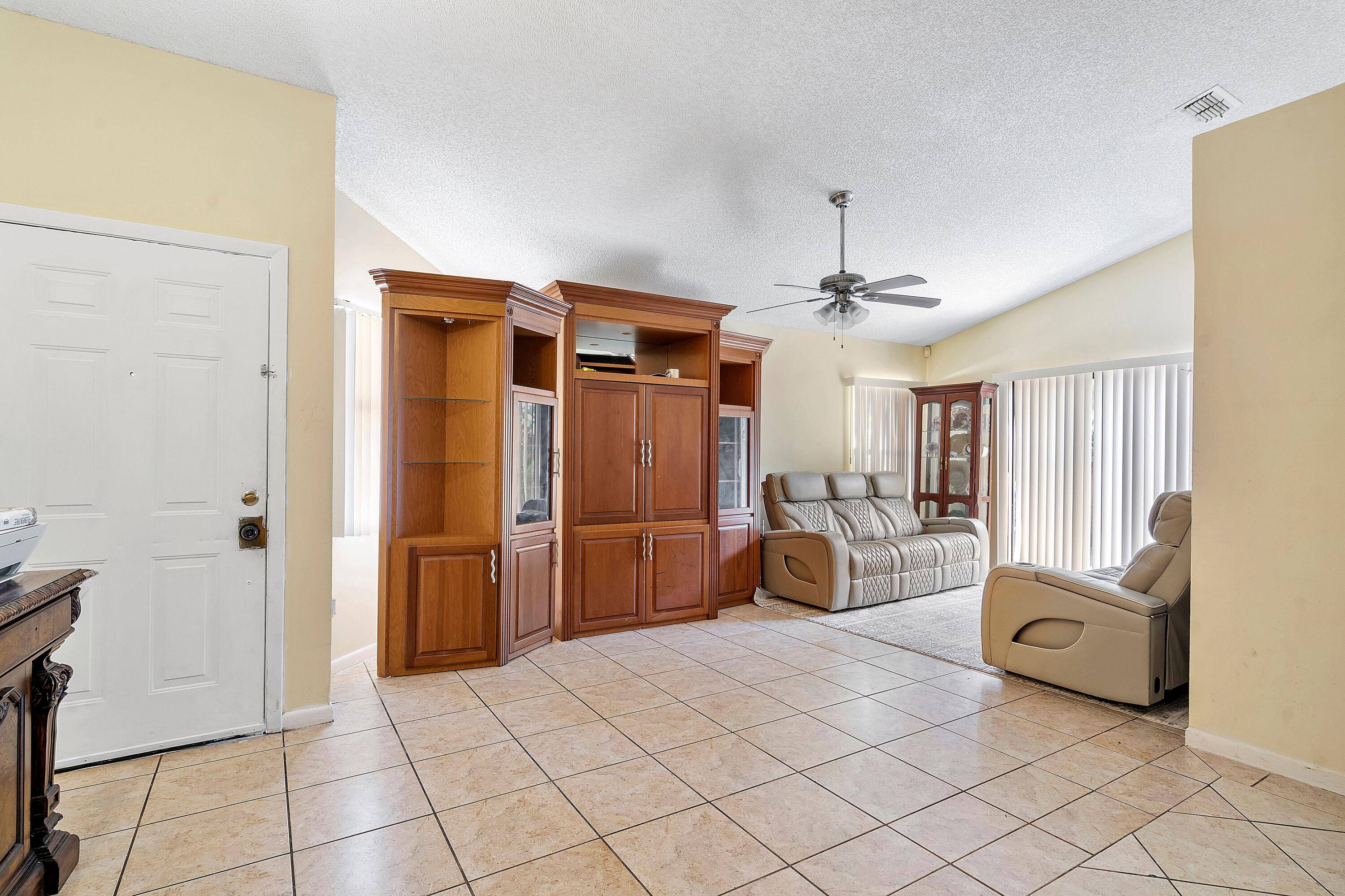 North Lauderdale, FL 33068,904 Magniola AVE