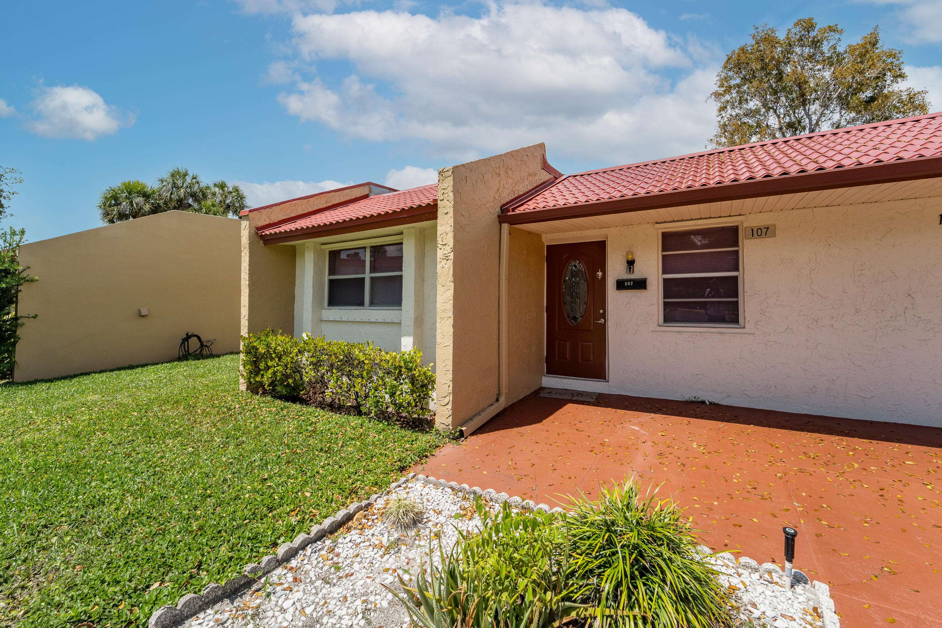 West Palm Beach, FL 33411,107 Lake Anne DR