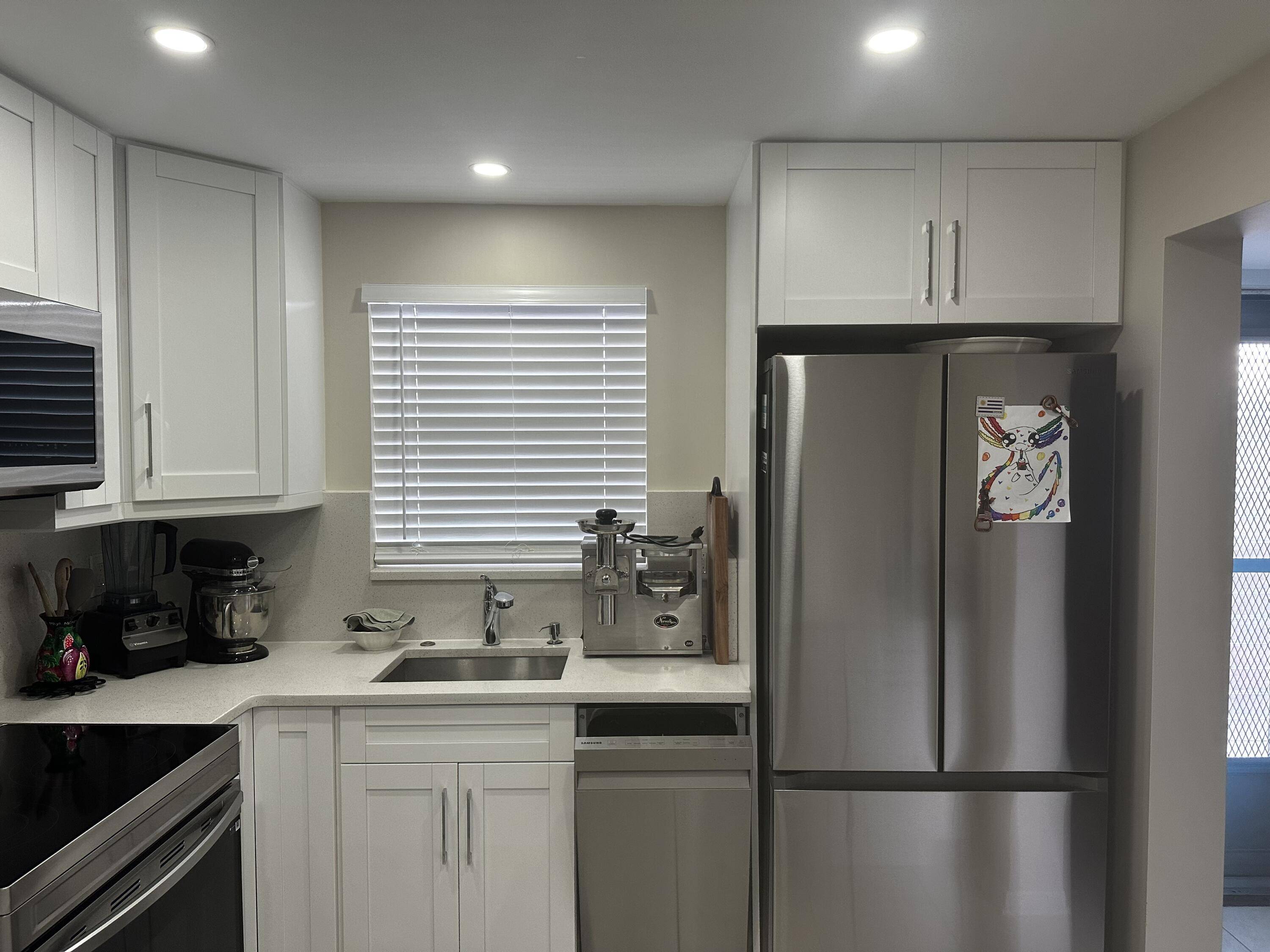 Palm Springs, FL 33461,725 Lori DR 306