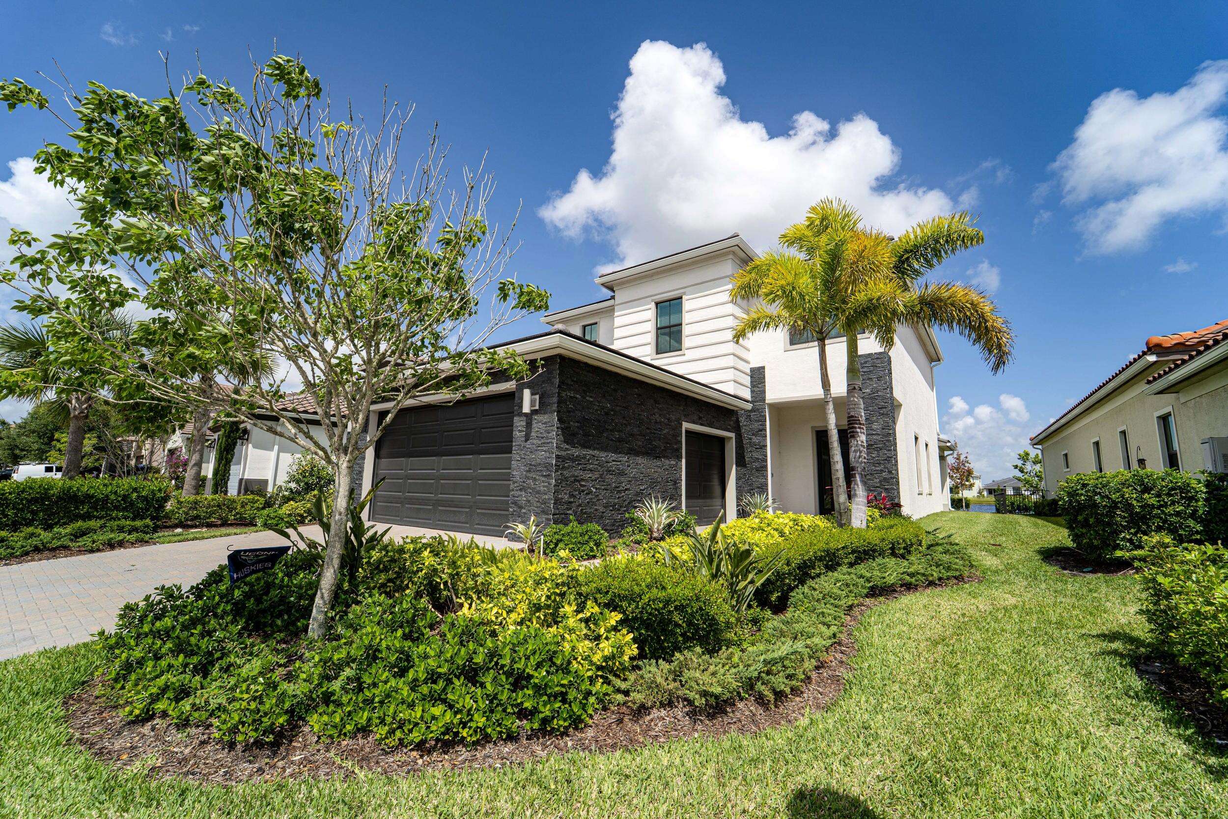 Port Saint Lucie, FL 34984,537 SE Fascino CIR