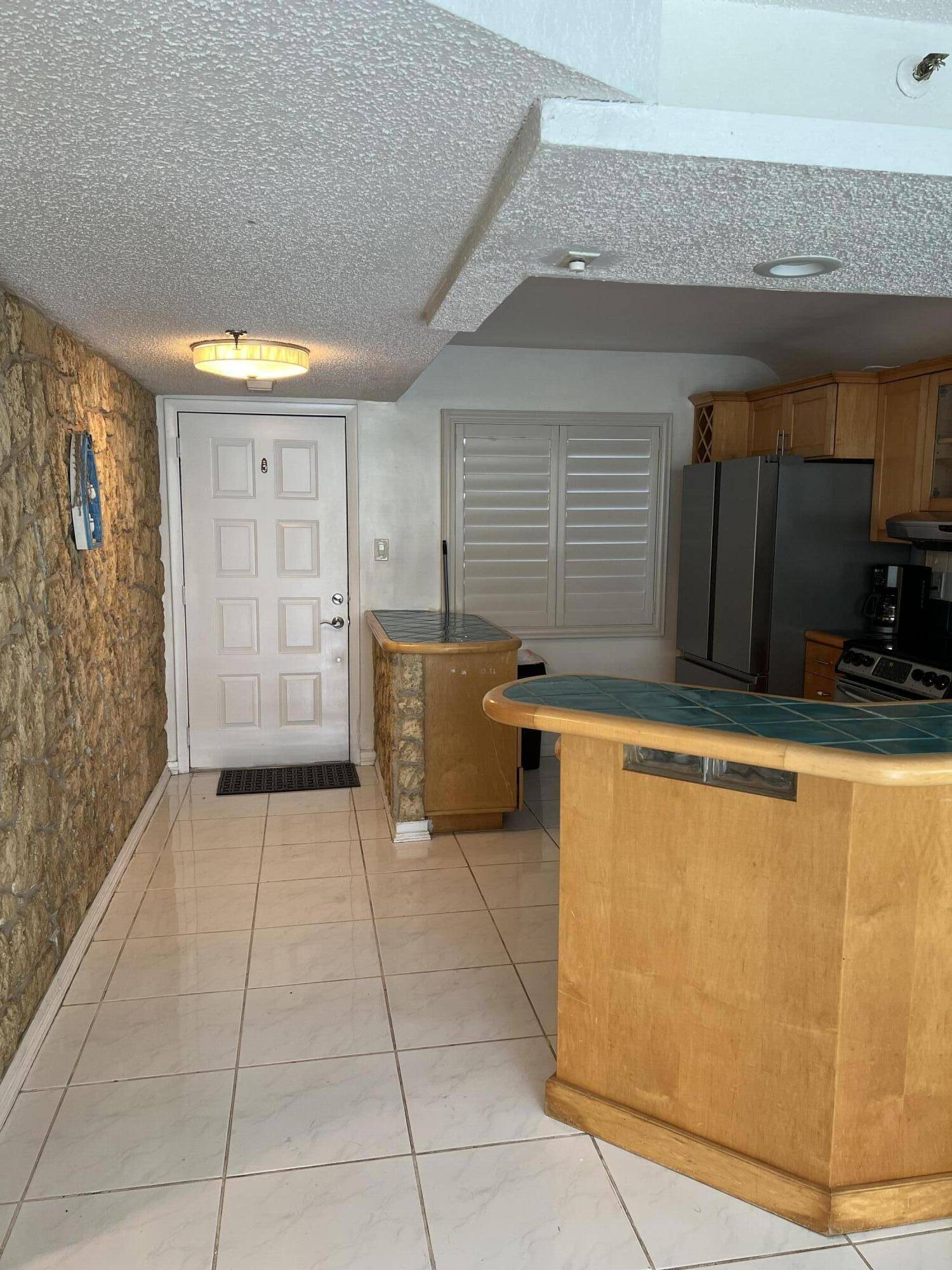 Lantana, FL 33462,896 N Federal Highway 126