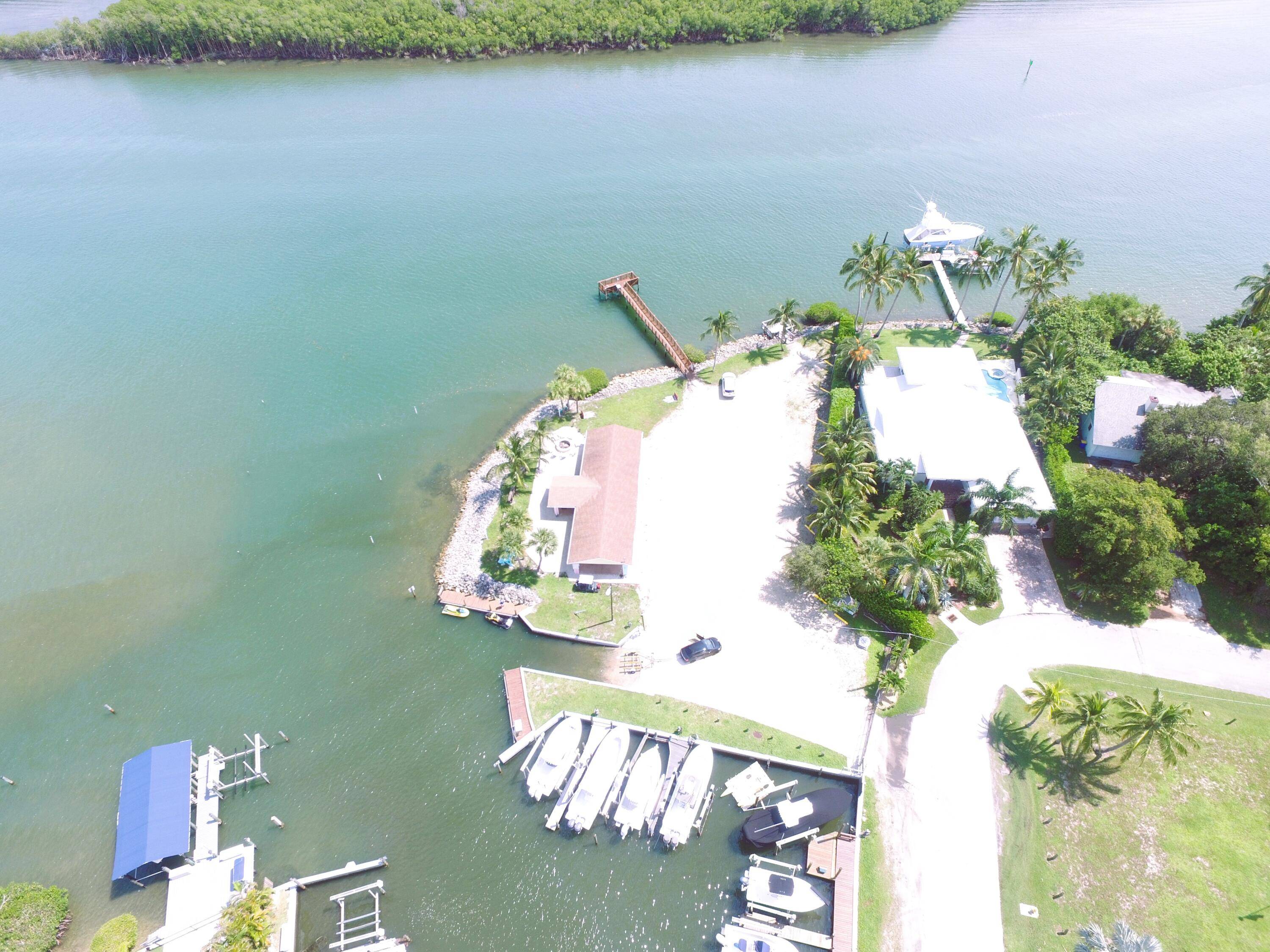 Stuart, FL 34997,5695 SE Matousek ST Topside