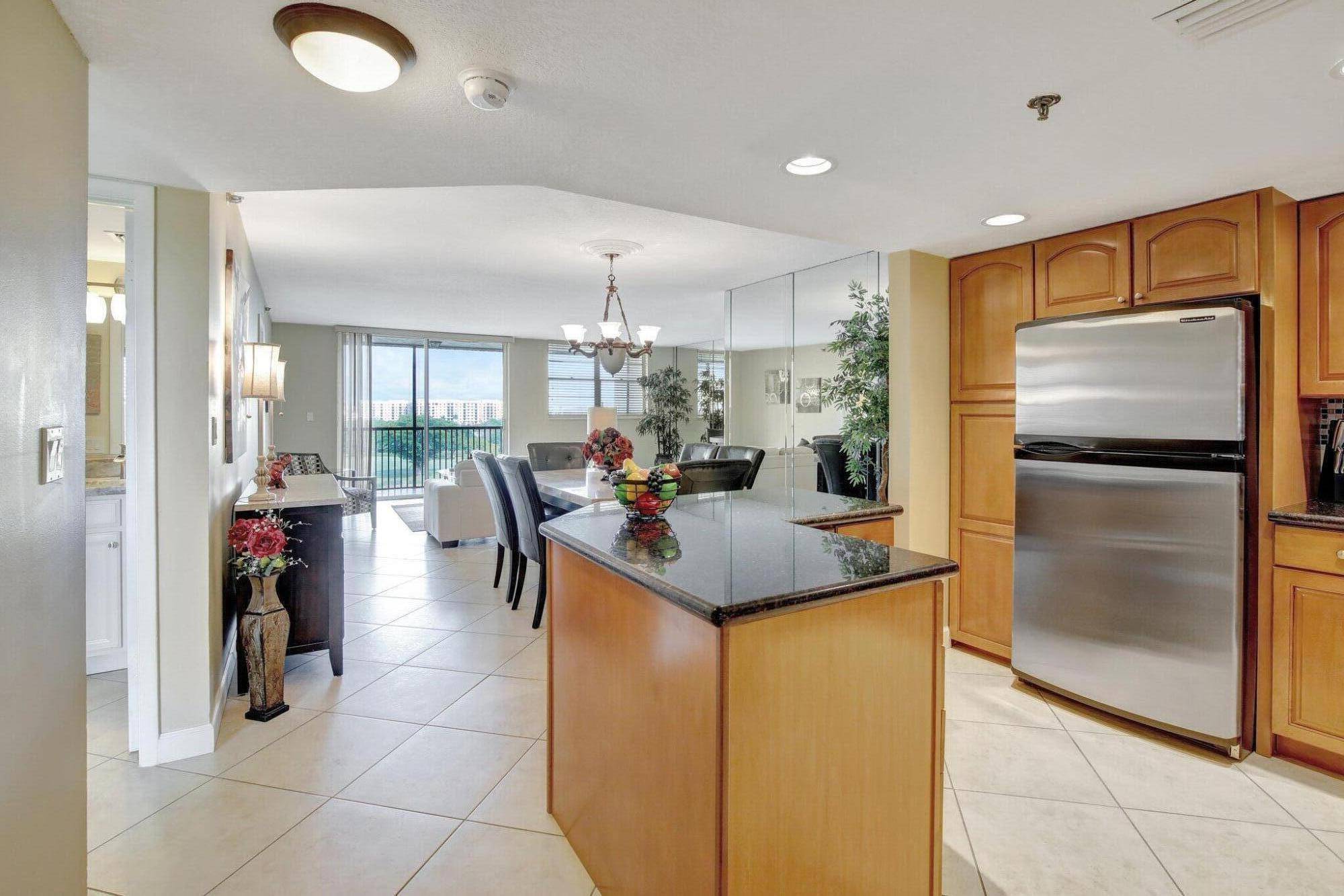 Davie, FL 33328,3300 W Rolling Hills CIR 705