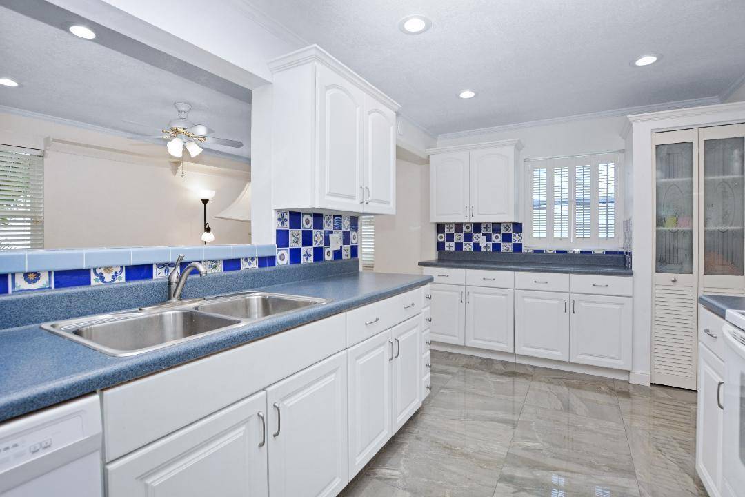 Boynton Beach, FL 33426,715 SW 18th CT