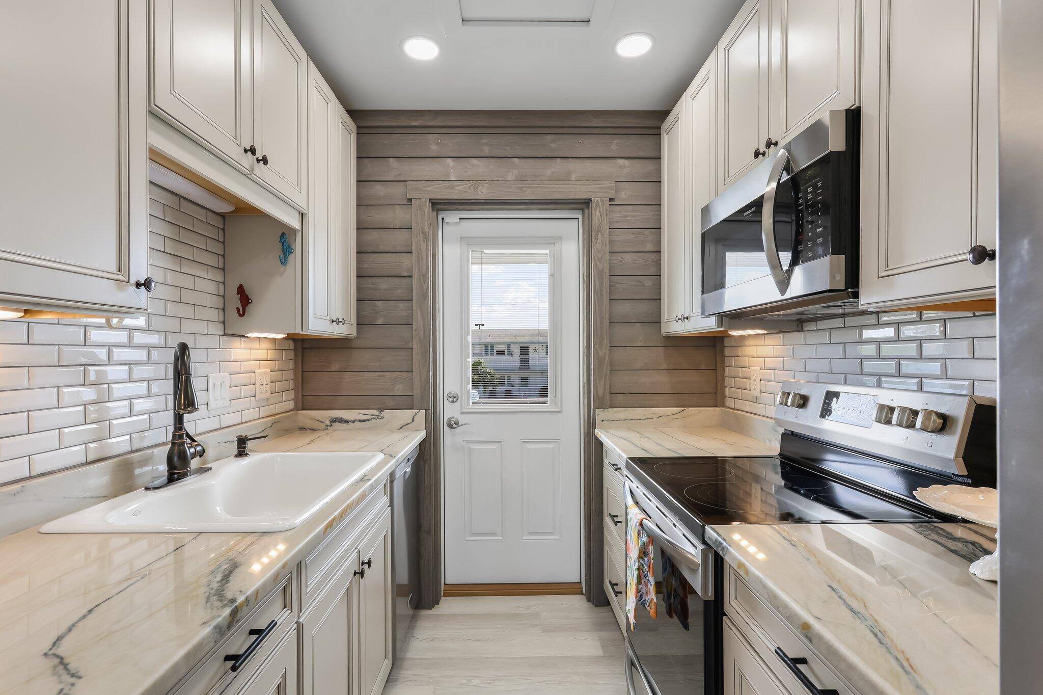 Boynton Beach, FL 33426,1116 Lake TER 203