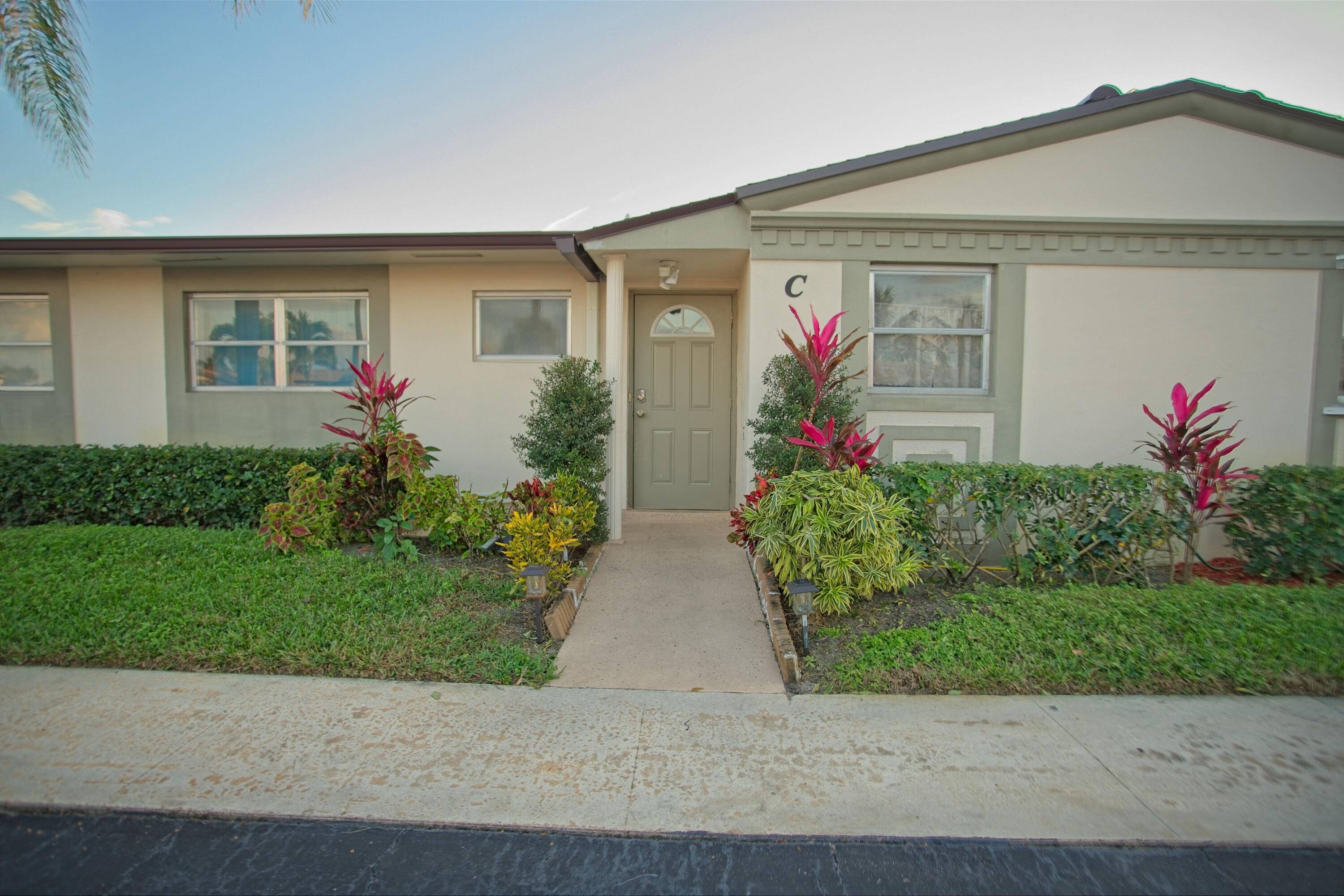 West Palm Beach, FL 33415,2833 W Crosley DR C