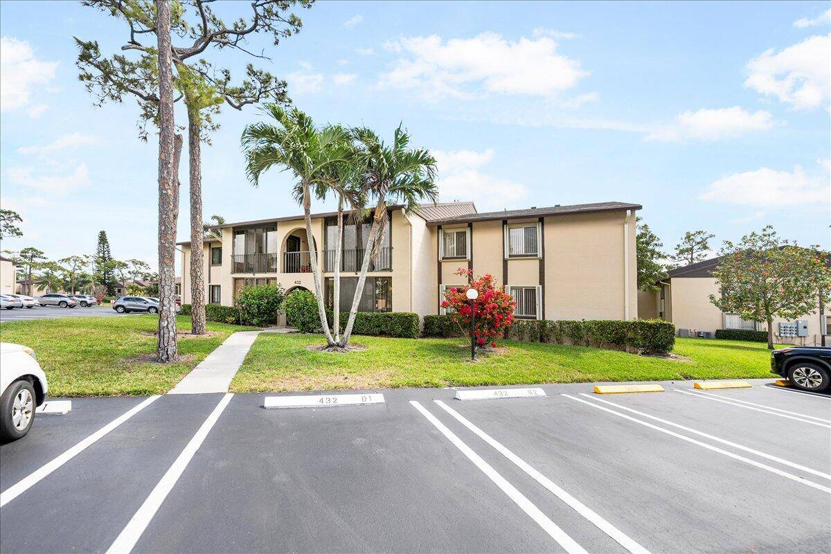 Greenacres, FL 33463,432 Pine Glen LN D1
