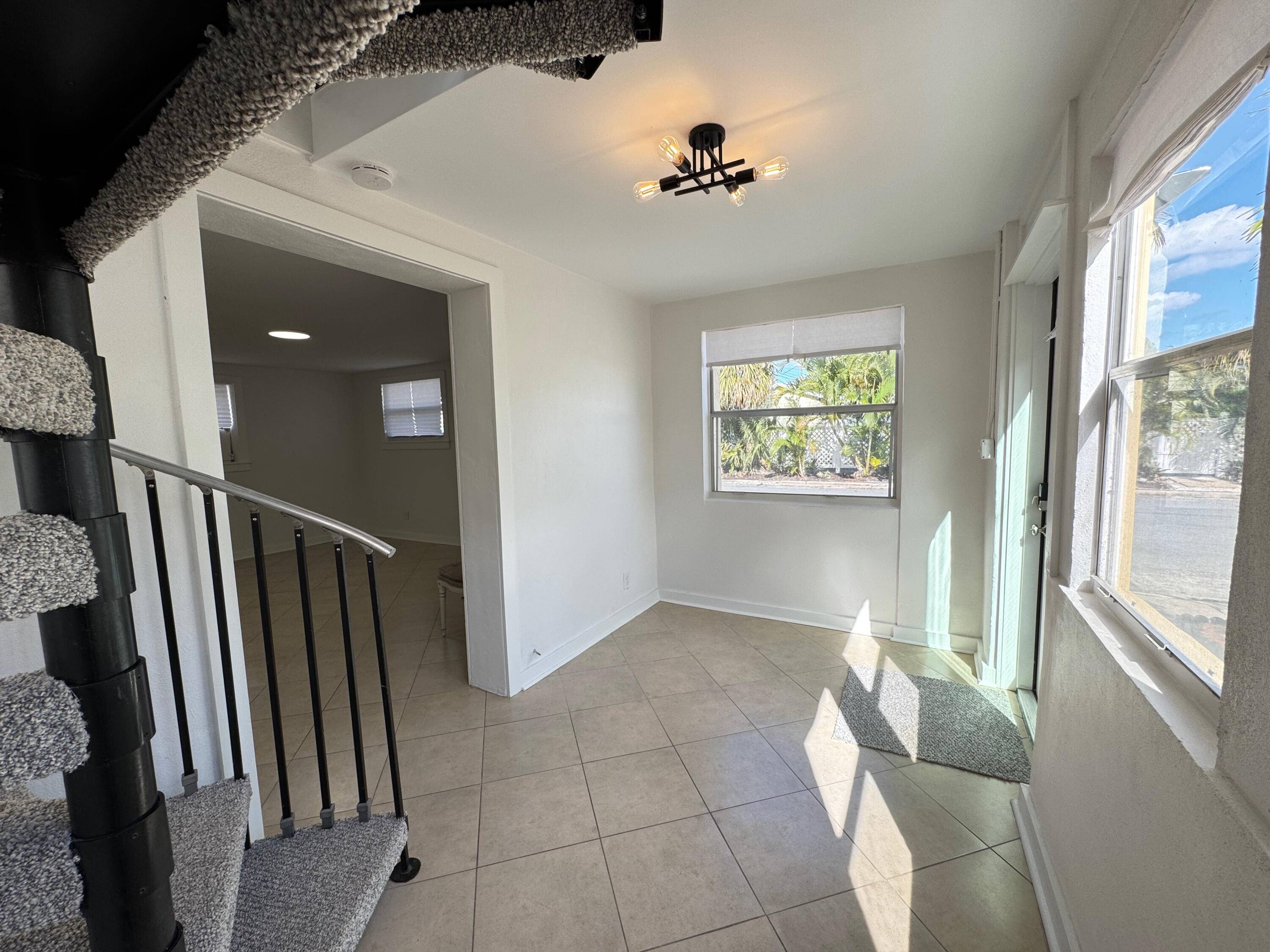 Lake Worth Beach, FL 33460,509 N 6th AVE 1