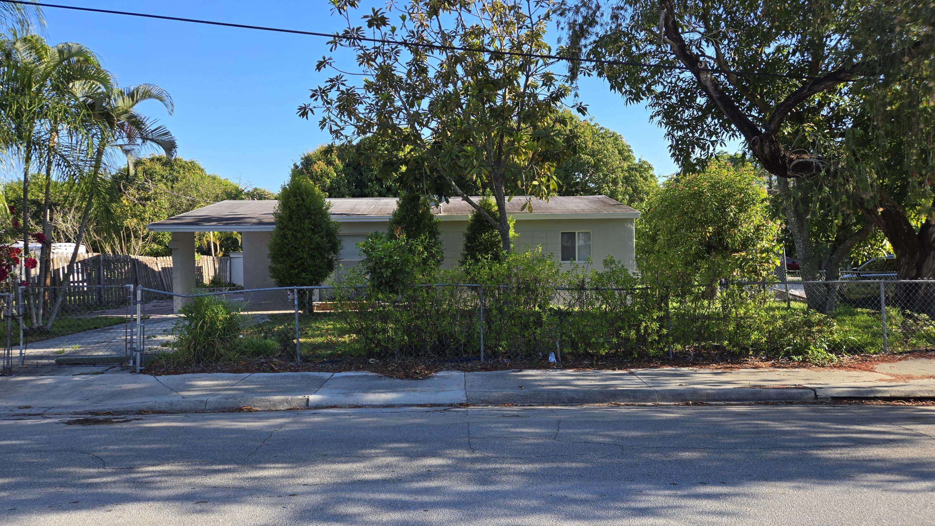 Fort Pierce, FL 34950,2102 Delaware AVE