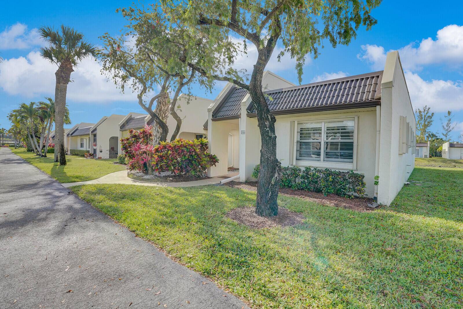 West Palm Beach, FL 33411,122 Lake Rebecca DR