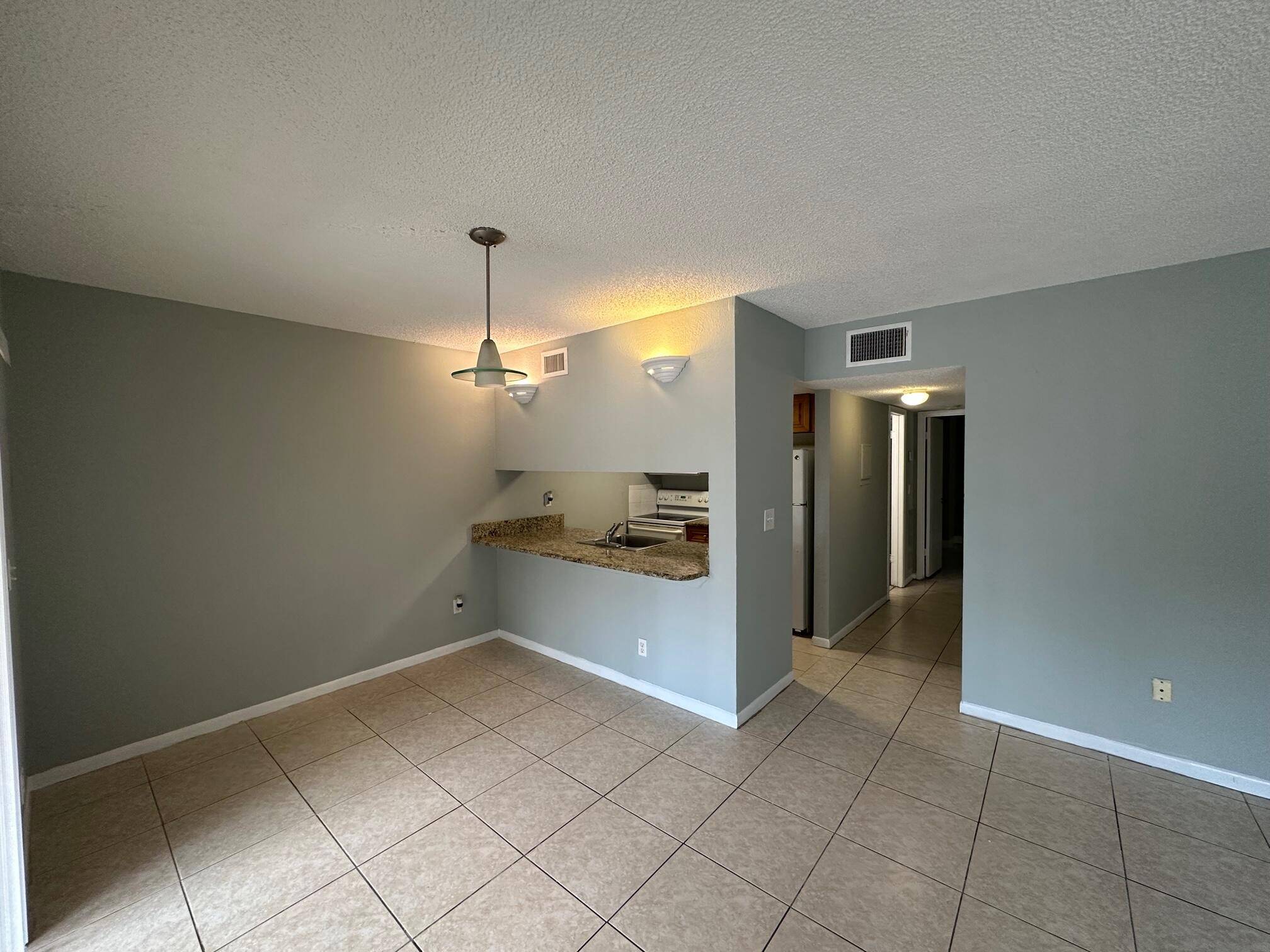 Greenacres, FL 33463,6031 N 10th AVE 118