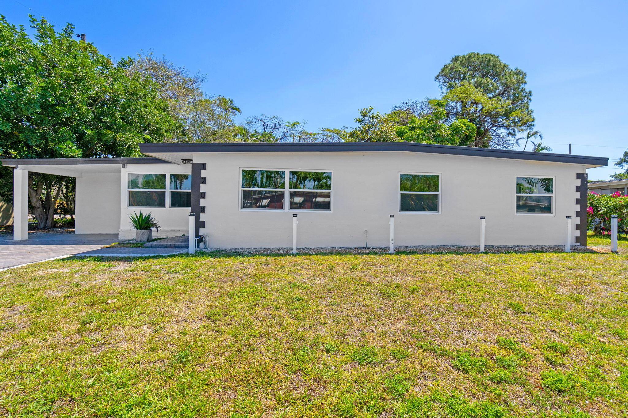 Lake Worth Beach, FL 33461,1208 Lake Geneva DR
