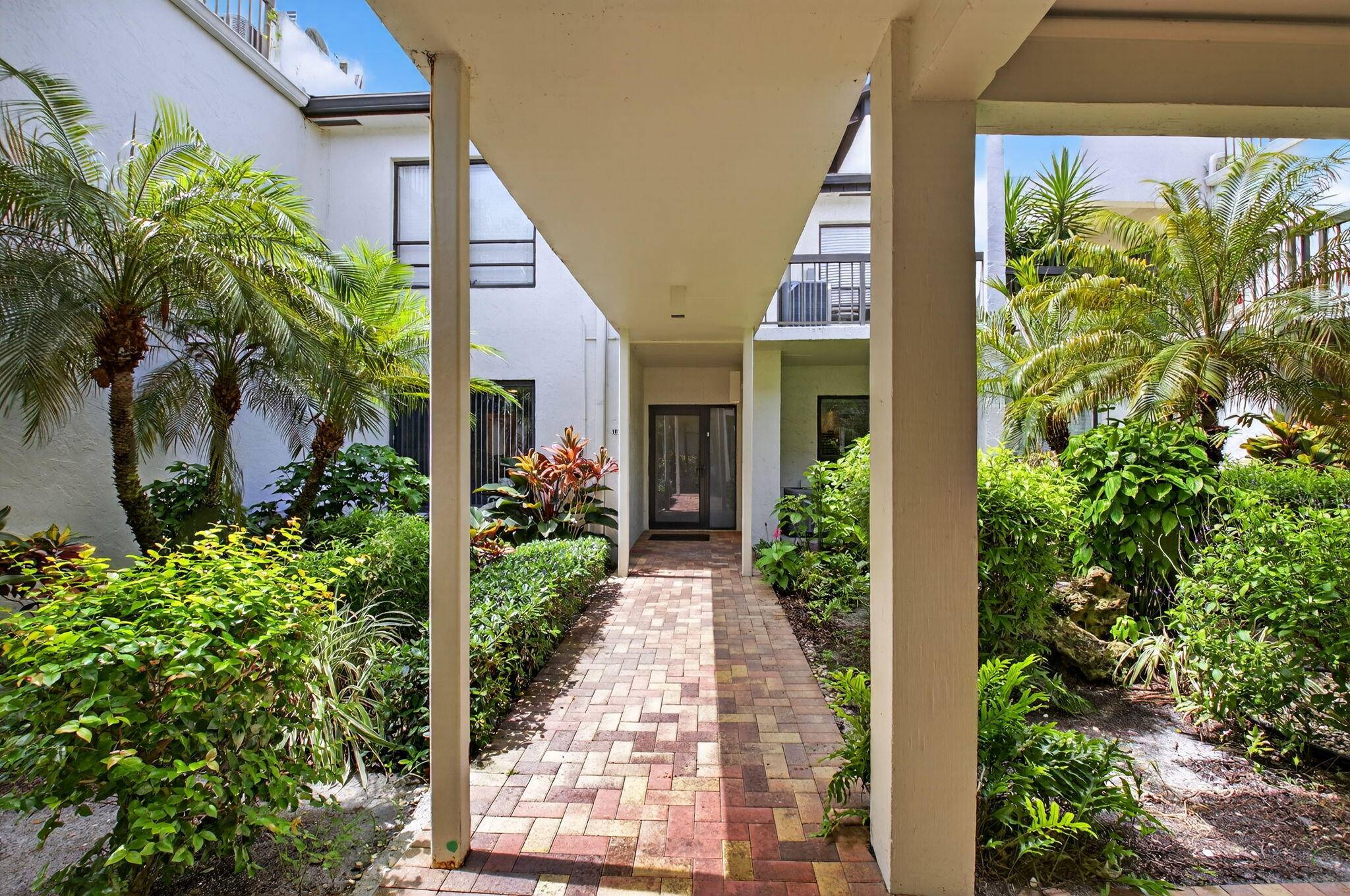Delray Beach, FL 33445,830 Greensward CT 107-H