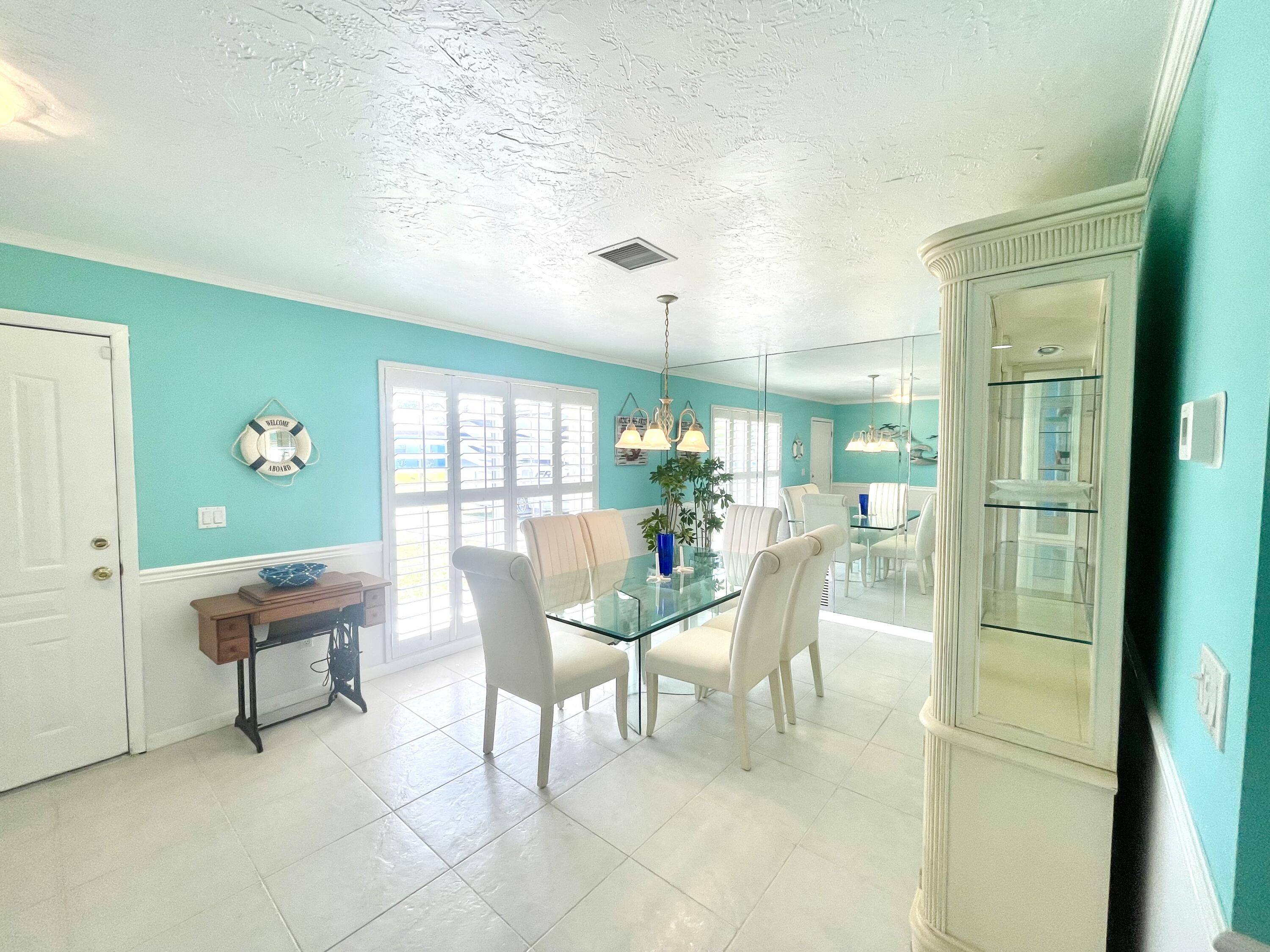 Port Saint Lucie, FL 34983,880 SE Degan DR