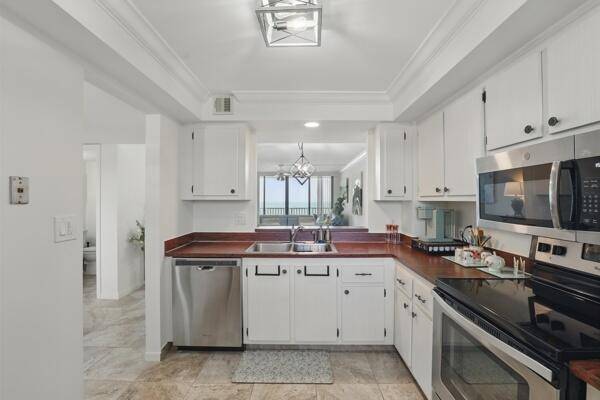 Fort Pierce, FL 34949,3200 N Highway A1a 1208