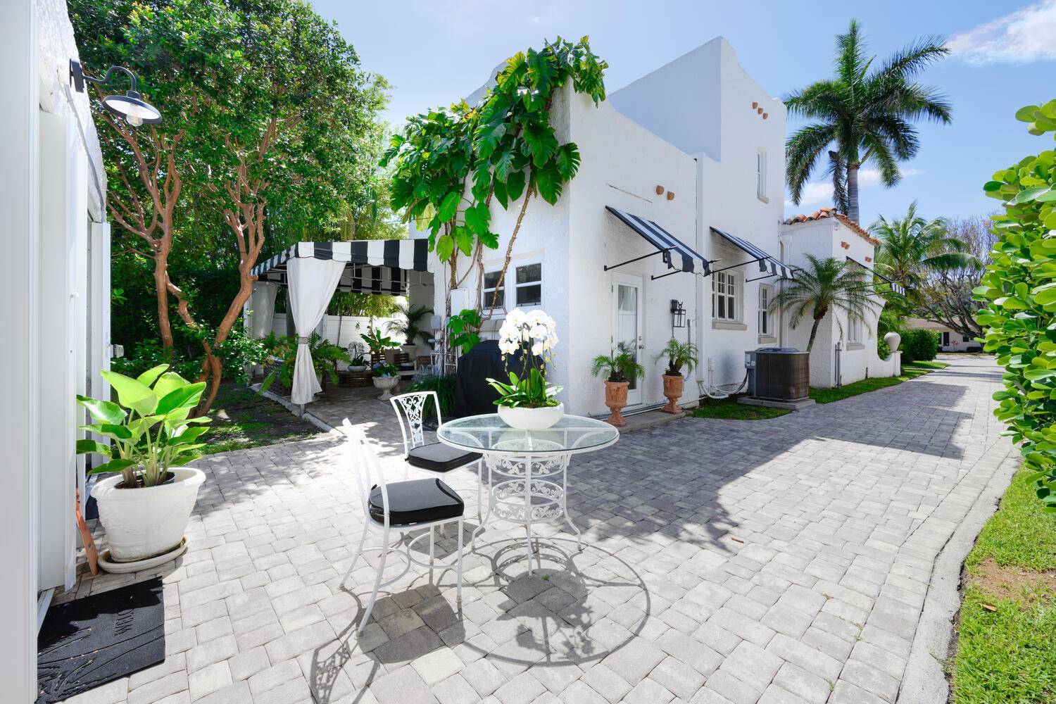 West Palm Beach, FL 33405,359 E Lakewood RD