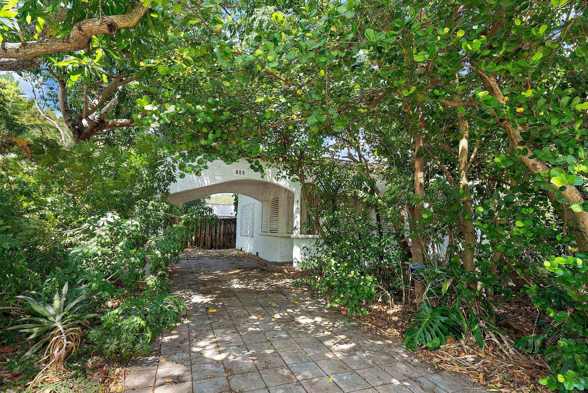 West Palm Beach, FL 33407,809 37th ST