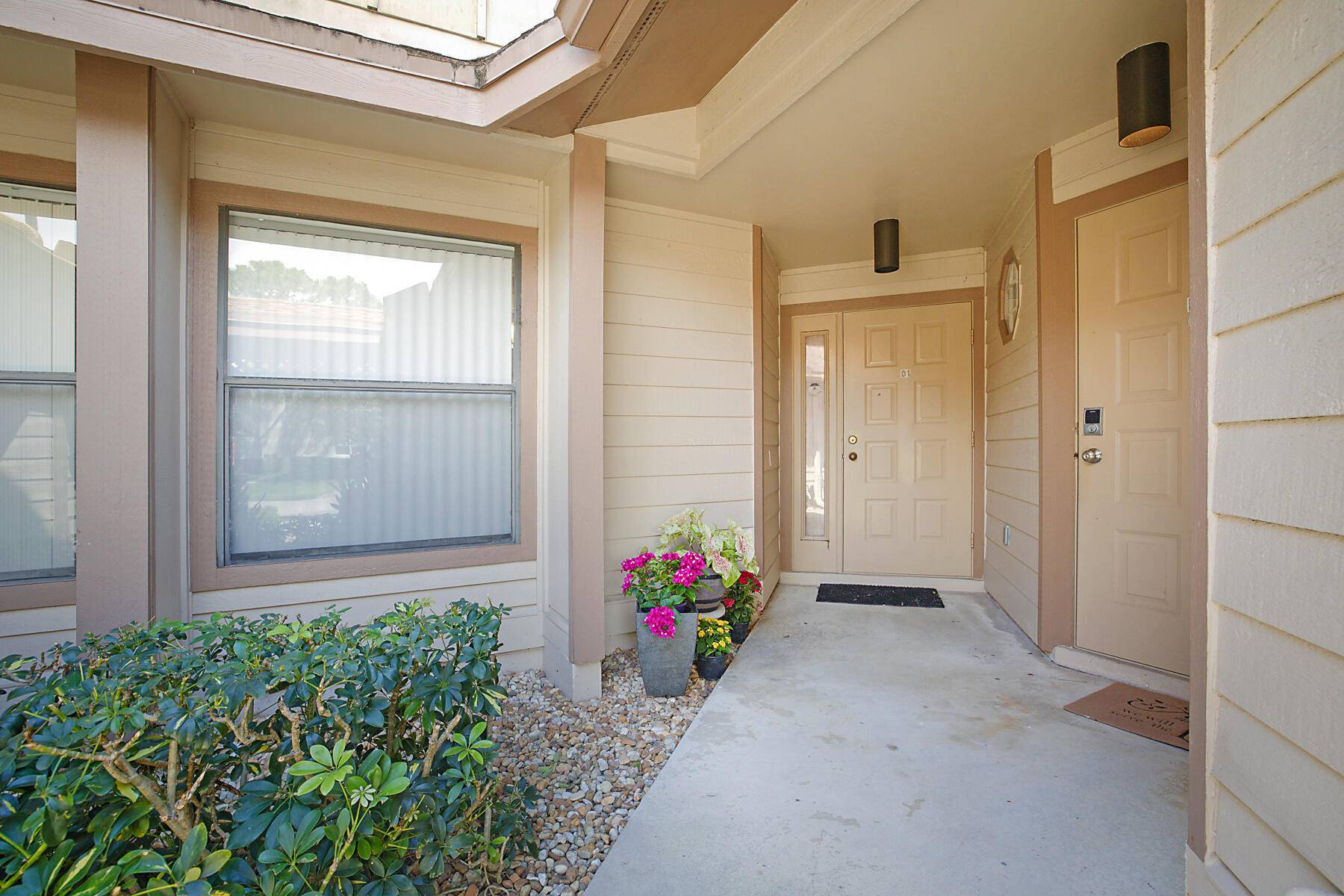 Greenacres, FL 33413,300 Crosswinds DR D1