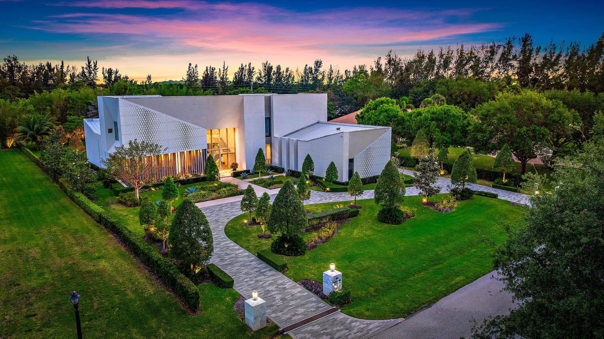 Palm Beach Gardens, FL 33418,8119 Man O War RD