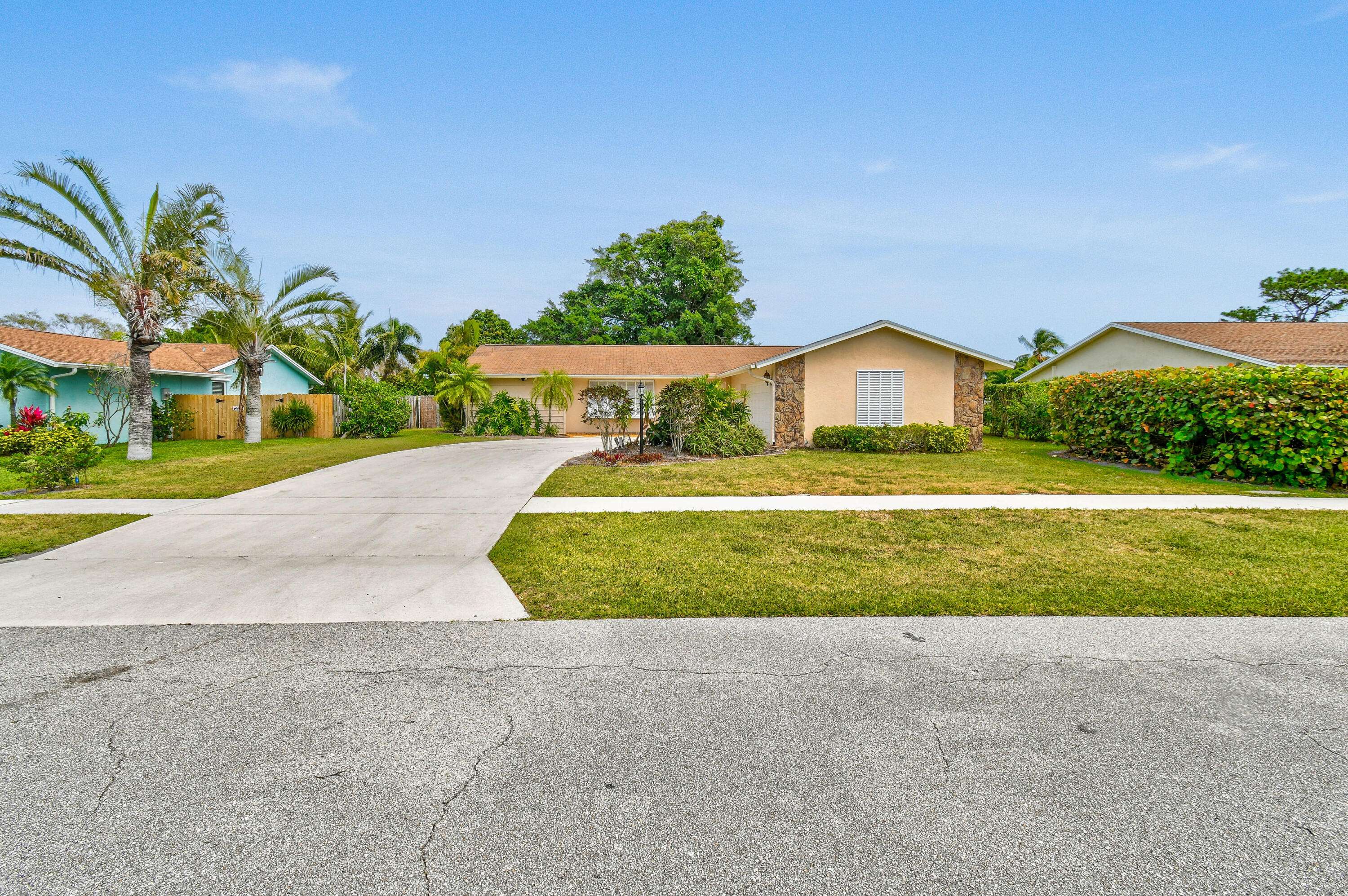 Tequesta, FL 33469,10 Chapel CT
