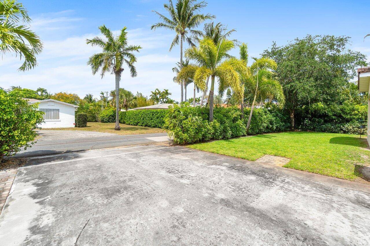 West Palm Beach, FL 33405,255 Russlyn DR