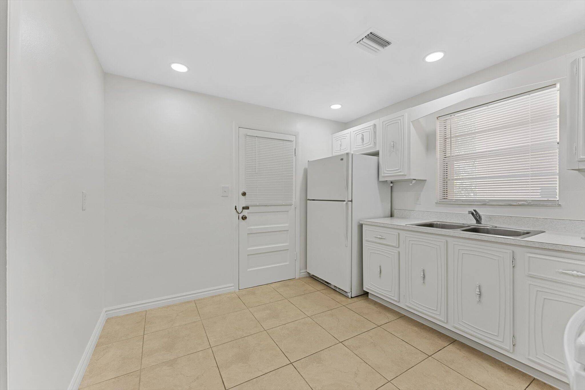 Palm Beach Gardens, FL 33410,10821 N Military TRL 19