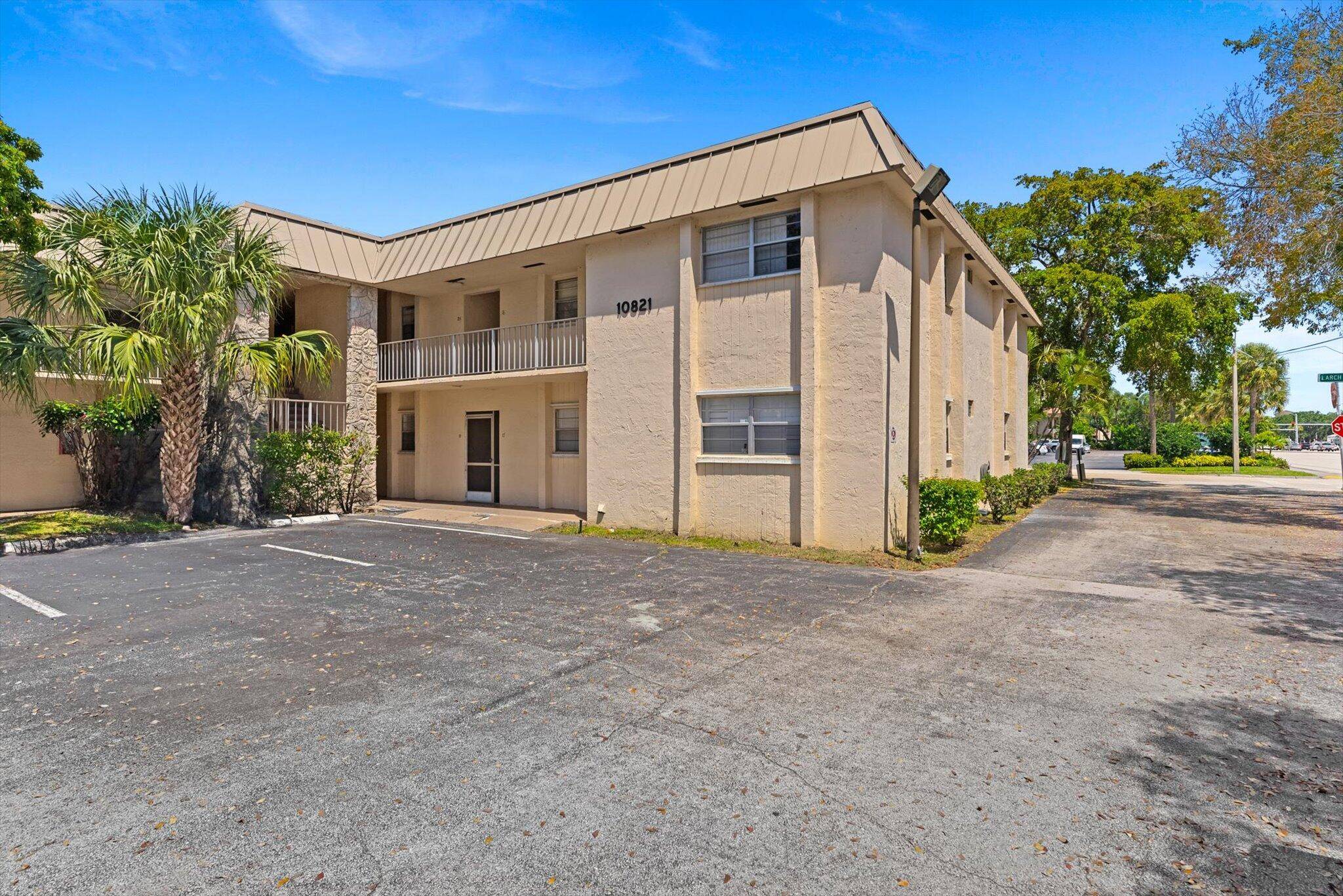 Palm Beach Gardens, FL 33410,10821 N Military TRL 19