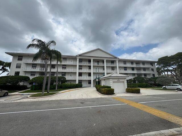 West Palm Beach, FL 33401,3540 Whitehall DR 202