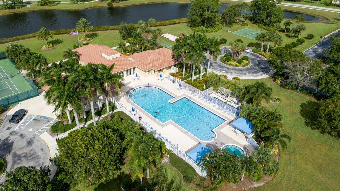 Port Saint Lucie, FL 34986,422 SW Horseshoe Bay