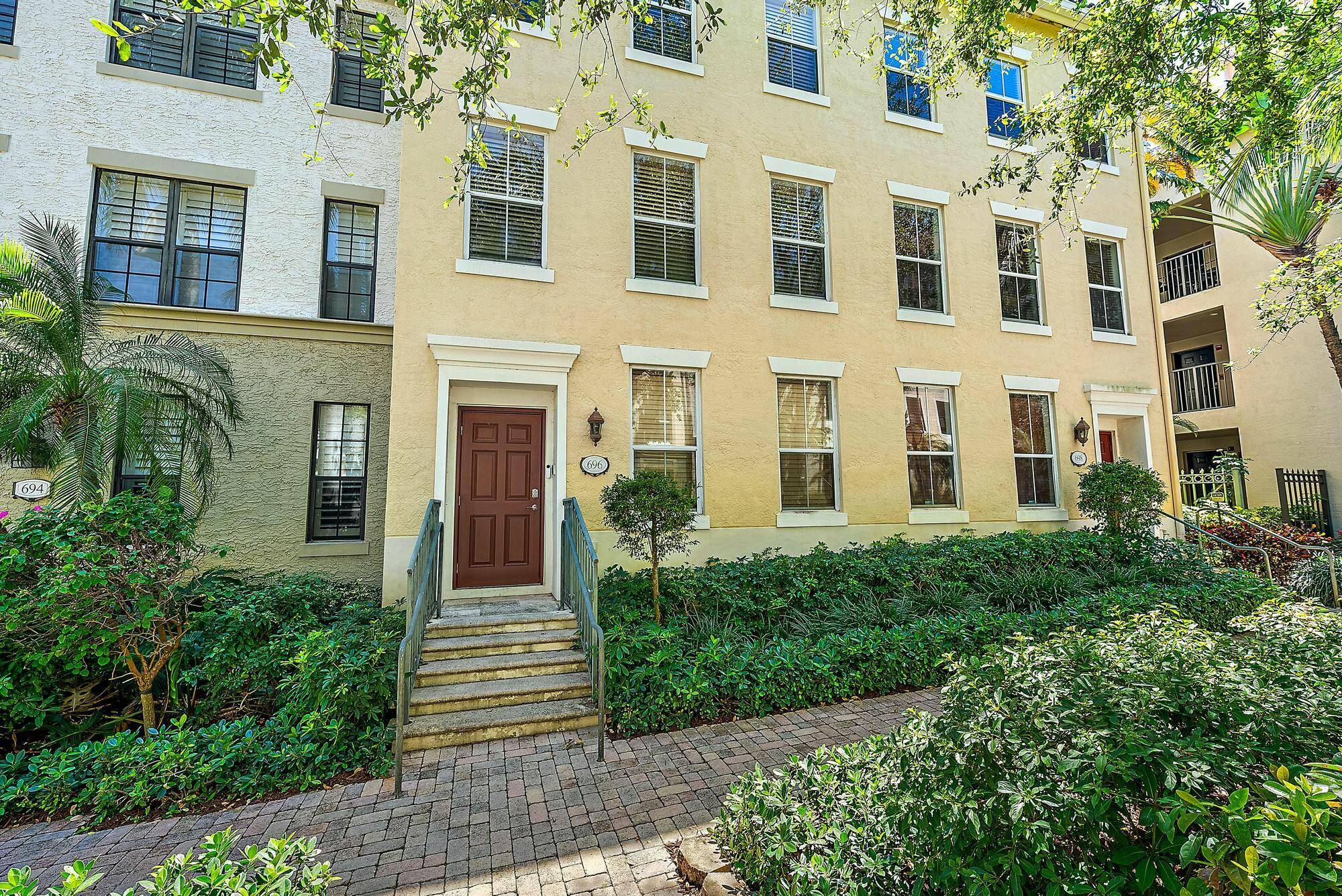 West Palm Beach, FL 33401,696 Fern ST