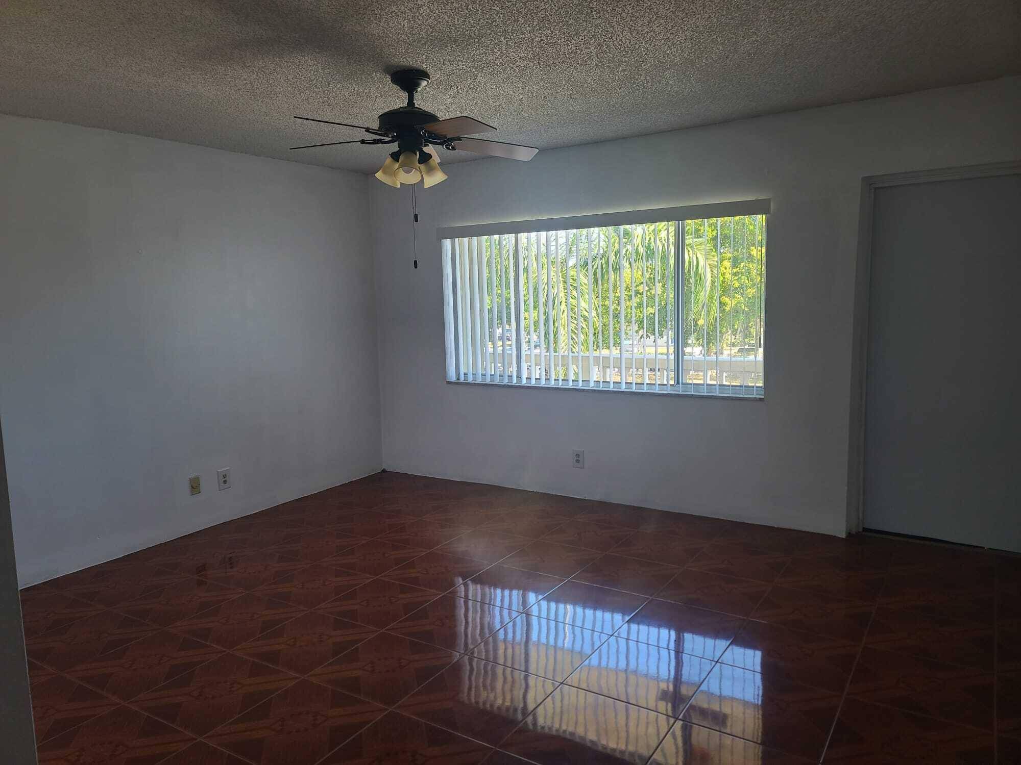 Palm Springs, FL 33461,555 Purdy LN 317
