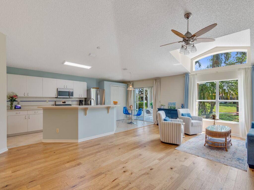 Vero Beach, FL 32960,1096 W 13th SQ