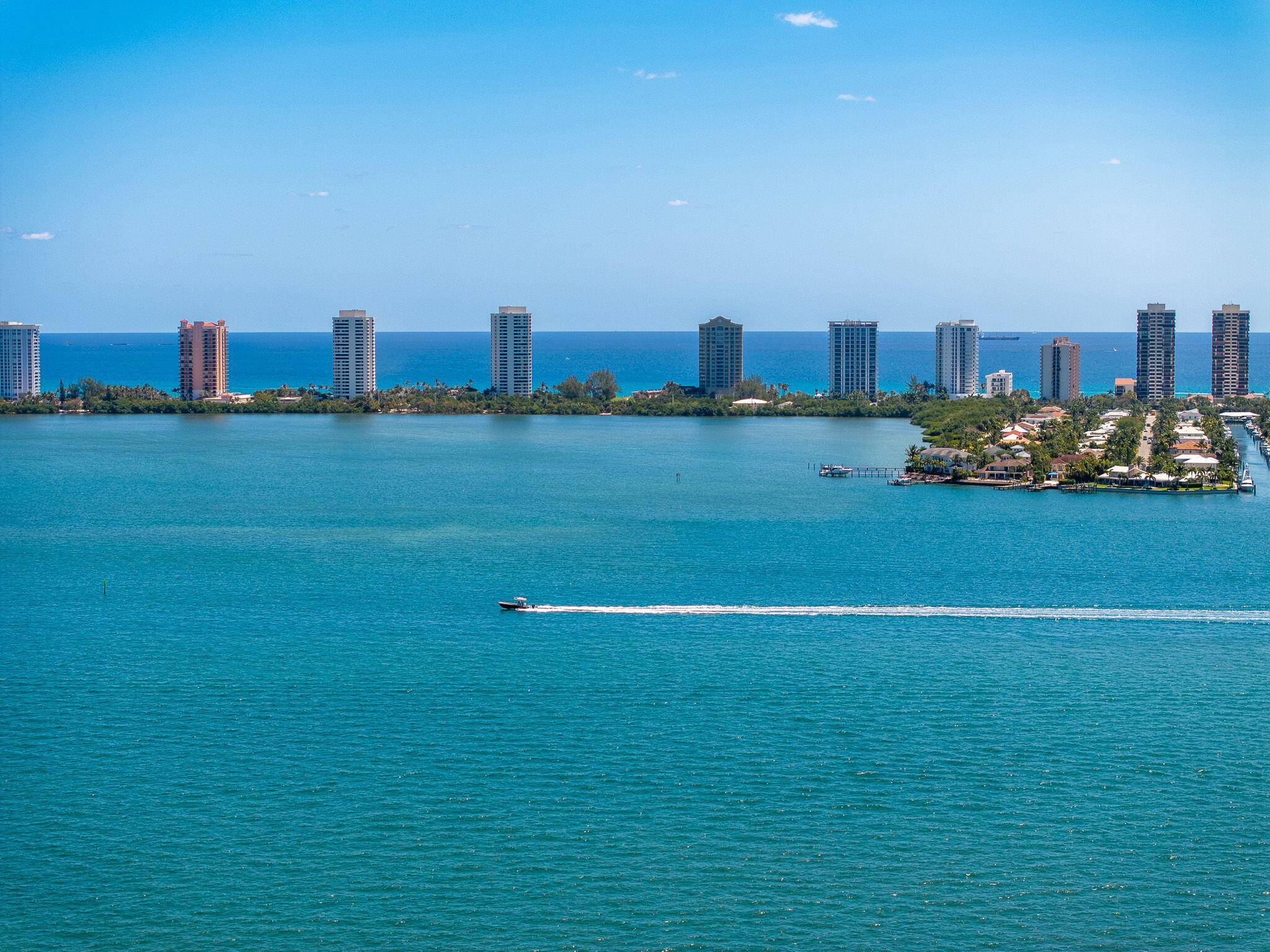 Lake Park, FL 33403,401 Lake Shore DR 504