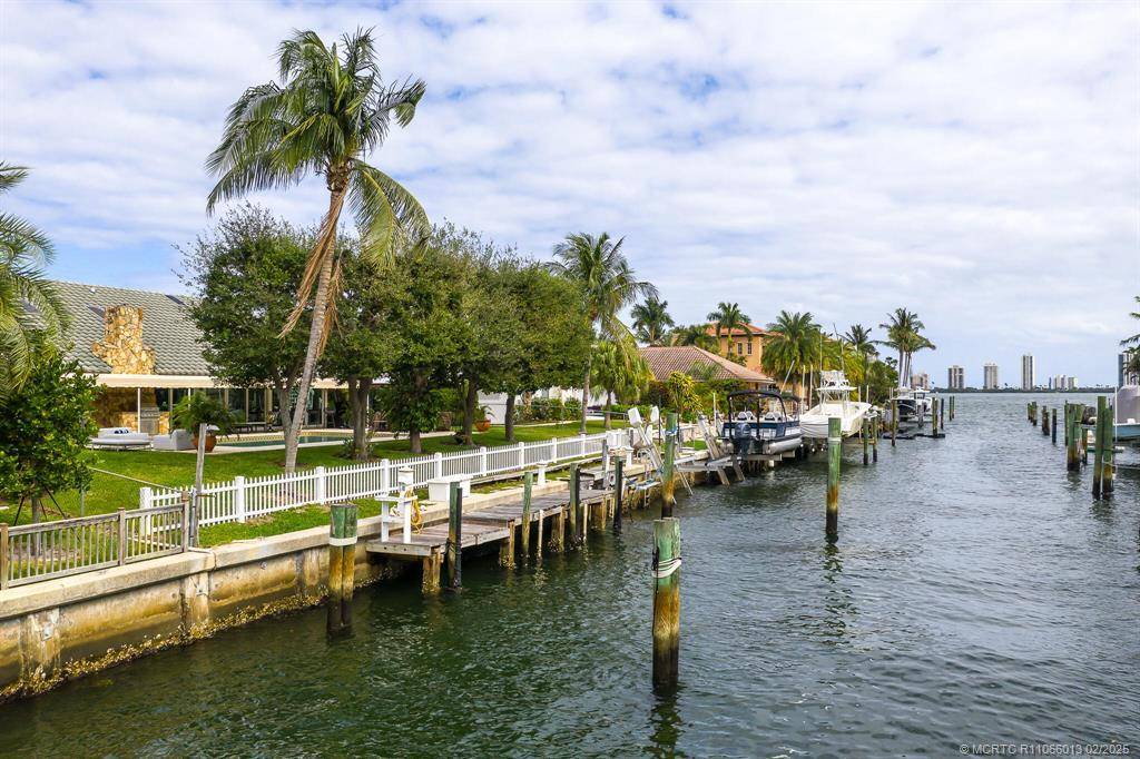 North Palm Beach, FL 33408,126 S Anchorage DR