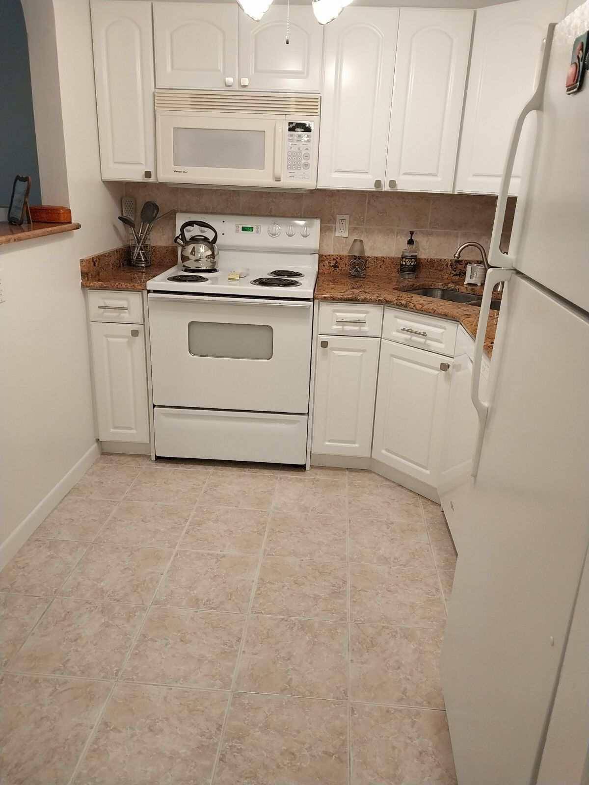 Boynton Beach, FL 33435,640 Snug Harbor DR F3