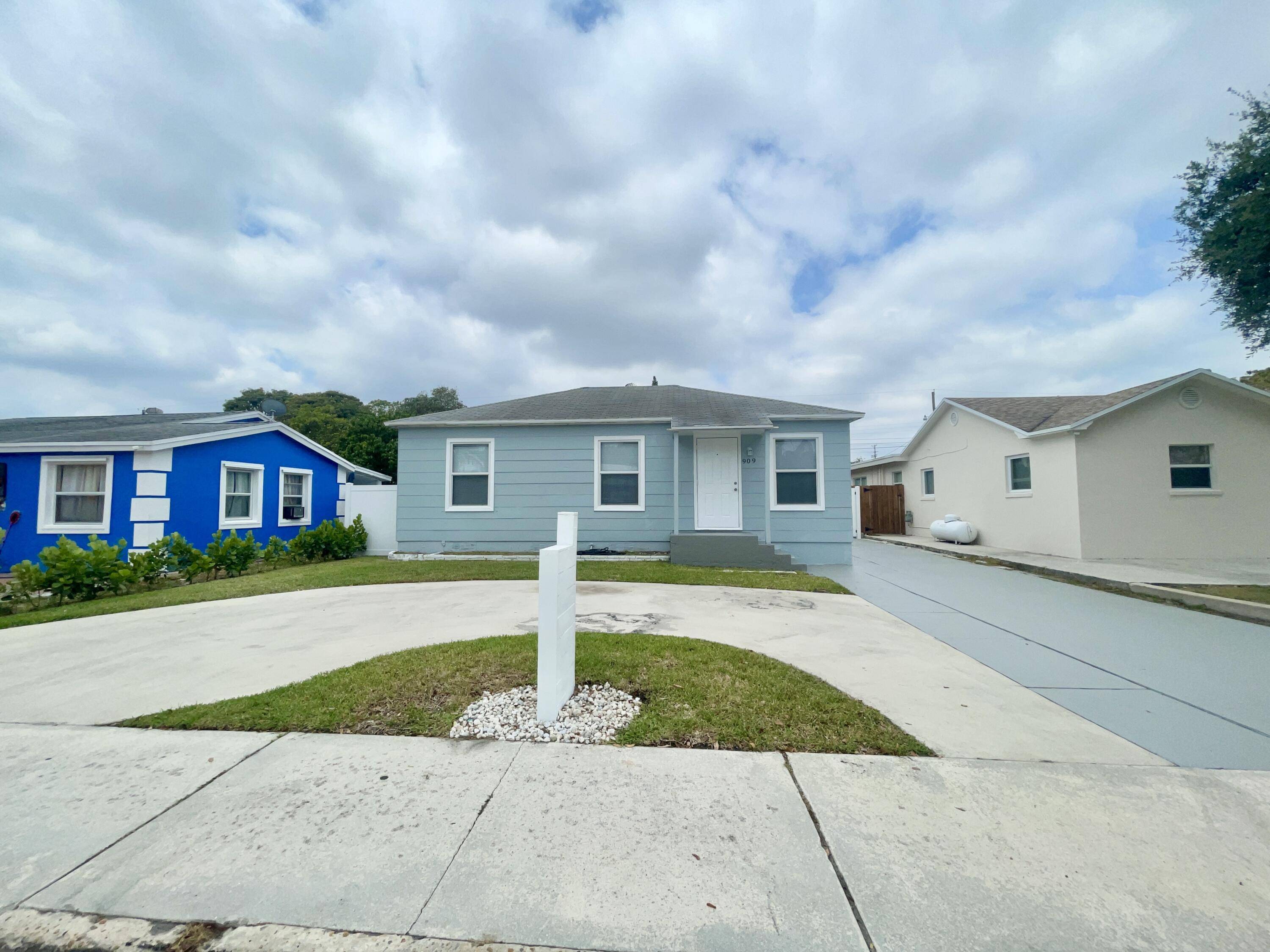 Lake Worth, FL 33460,909 N C ST
